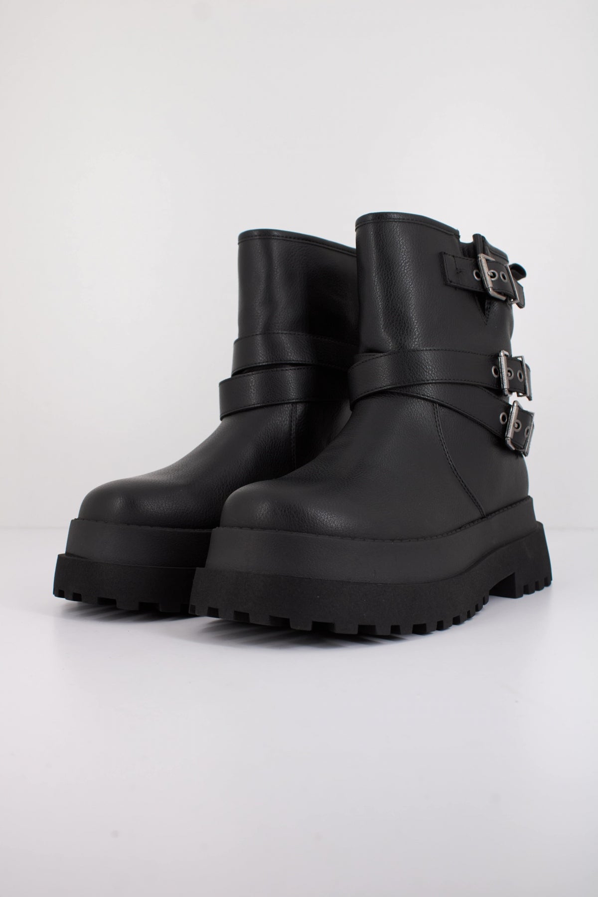 BUFFALO PLUTO FARMER BIKER en color NEGRO (2)