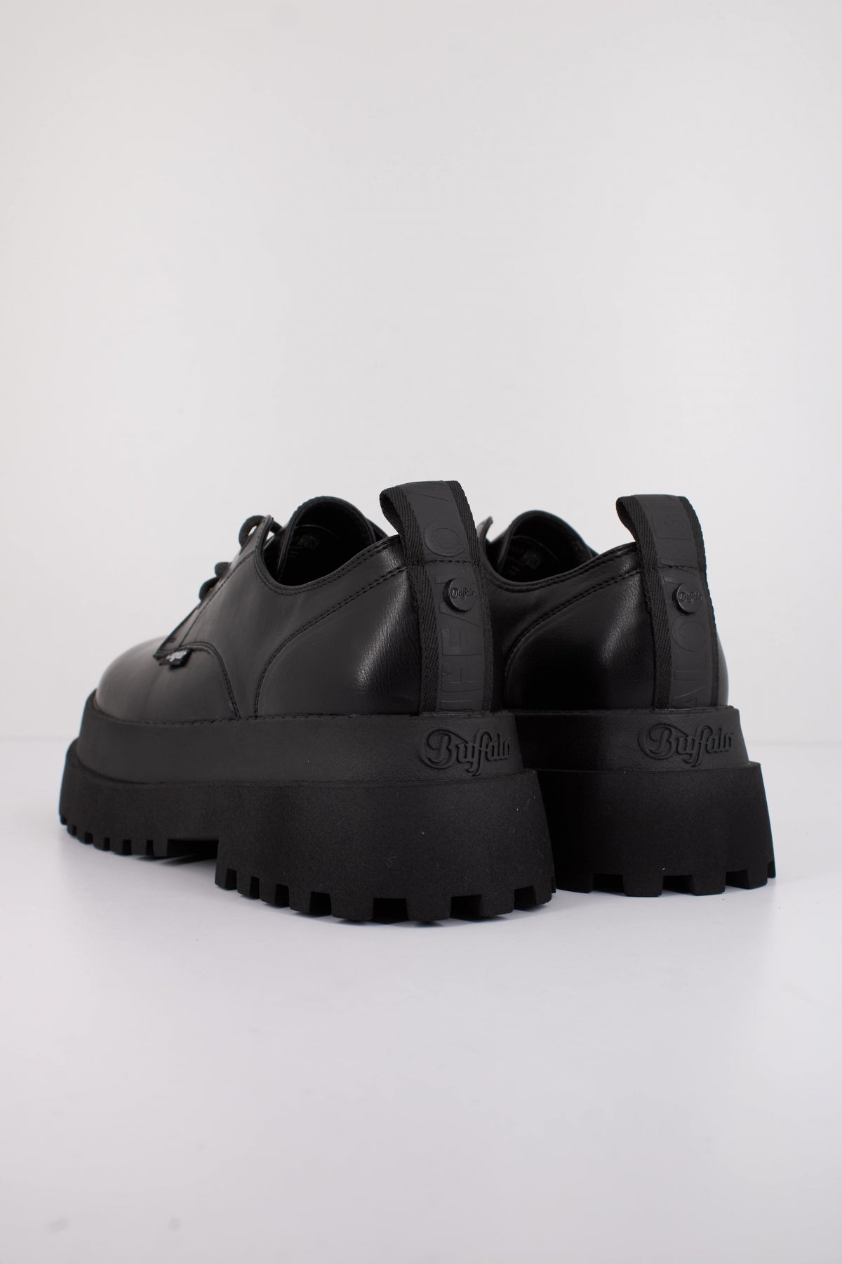 BUFFALO PLUTO LACE UP en color NEGRO (4)