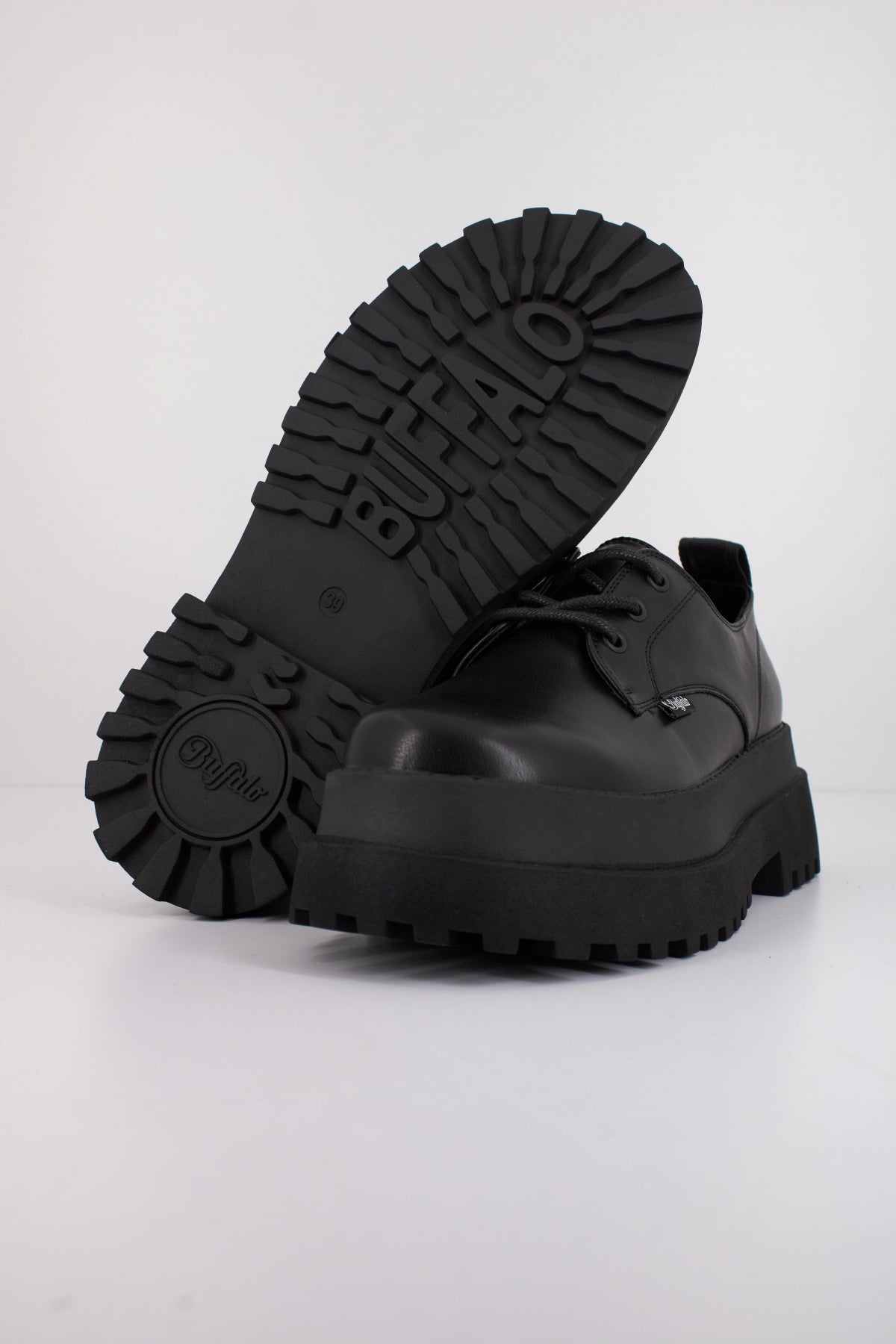 BUFFALO PLUTO LACE UP en color NEGRO (5)