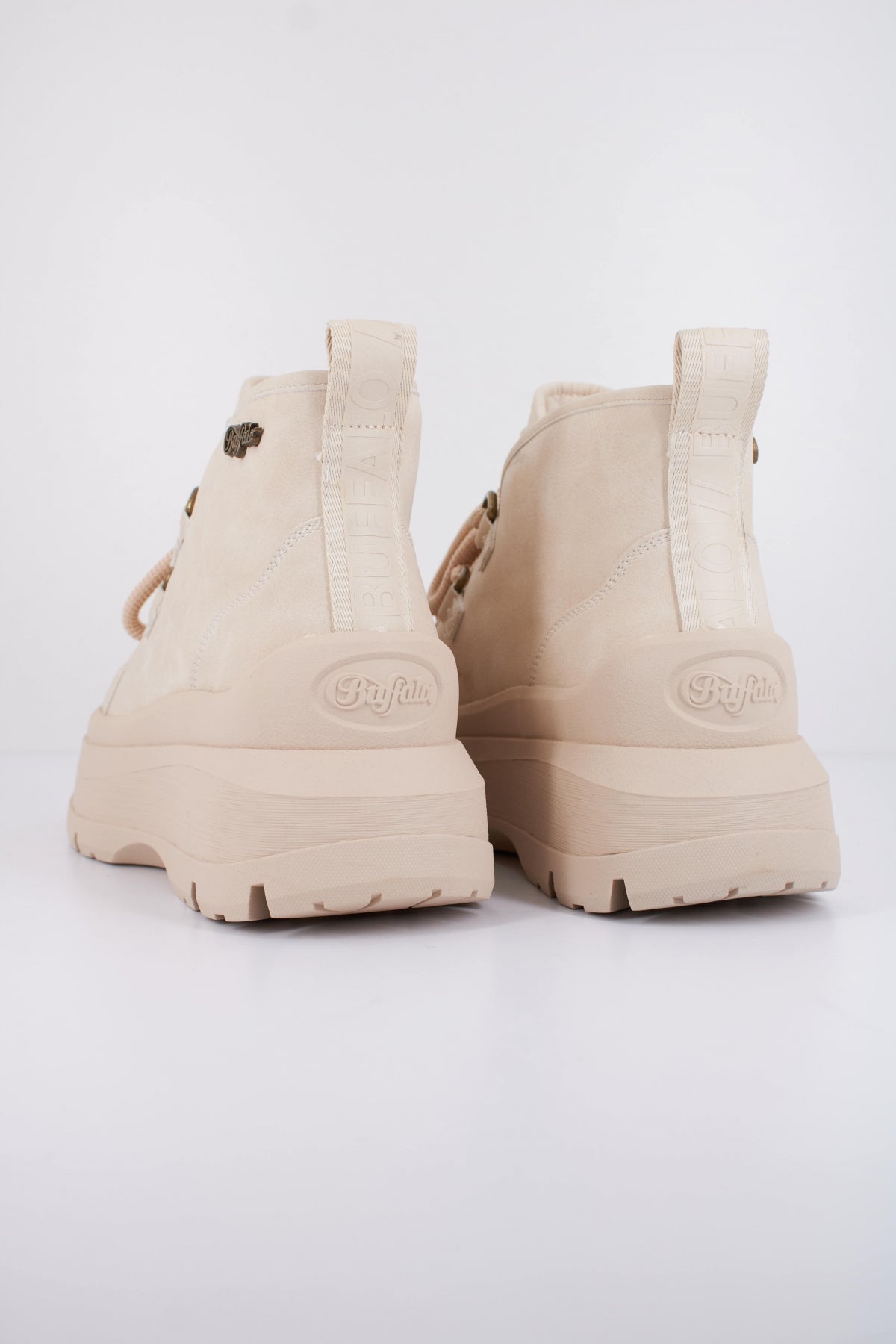 BUFFALO OLYMPIA CHUKKA WARM en color BEIS (3)