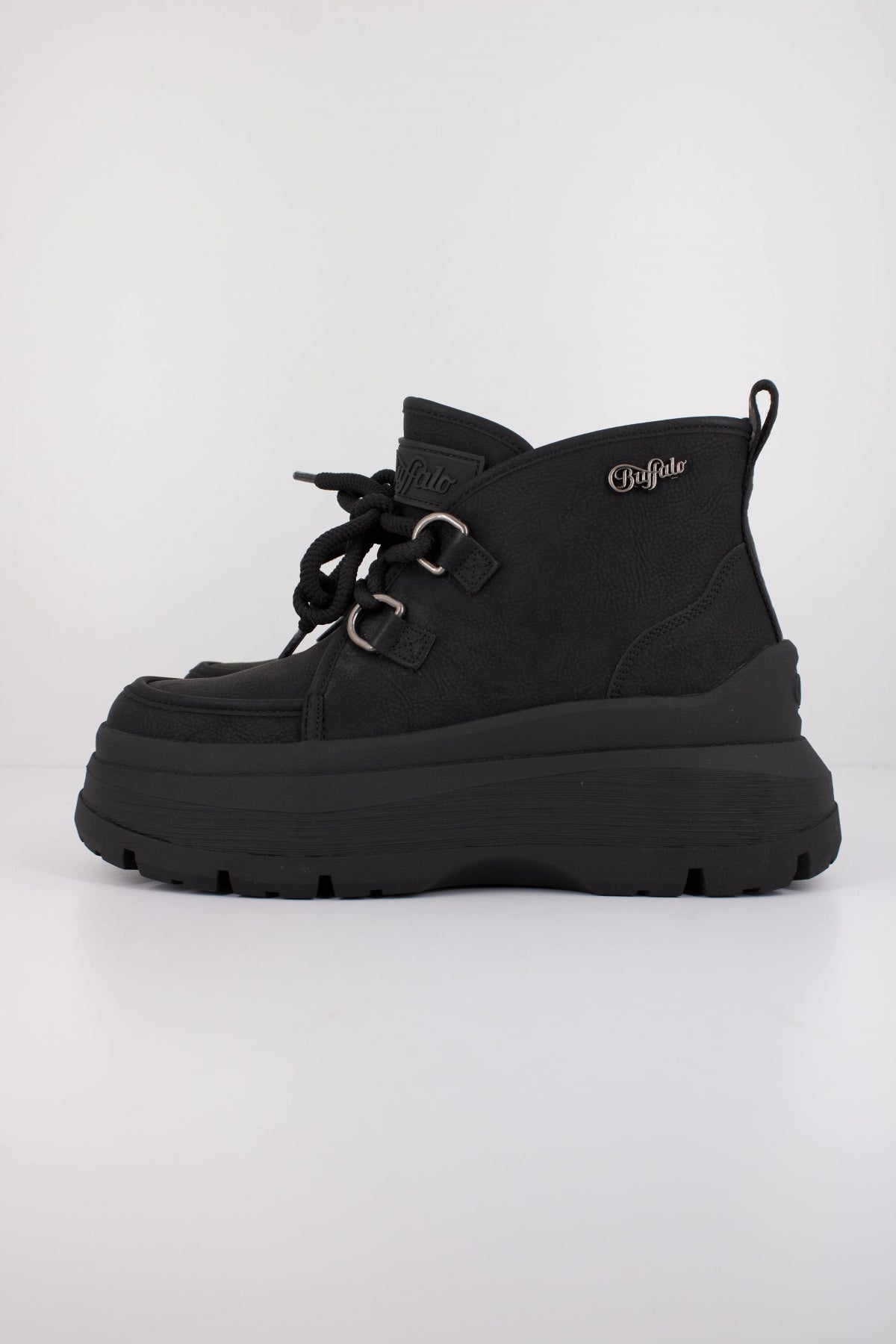 BUFFALO OLYMPIA CHUKKA WARM en color NEGRO (1)