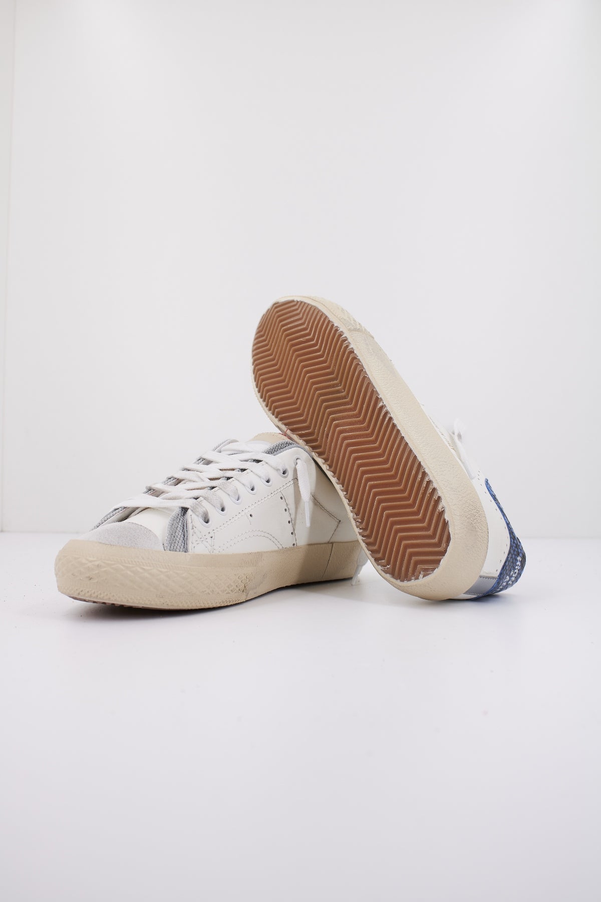 HIDNANDER STARLESS LOW ART en color BLANCO (4)