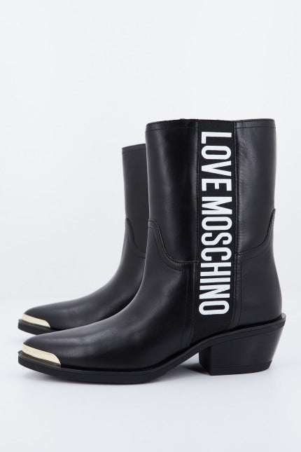 LOVE MOSCHINO JAGBJA en color NEGRO (1)