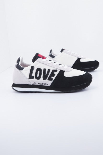 LOVE MOSCHINO WALK en color NEGRO (2)