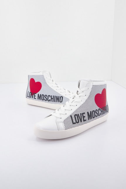 LOVE MOSCHINO SNEAKERD.CASSE en color BLANCO (2)
