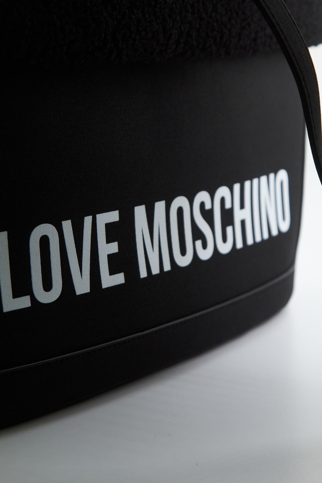 LOVE MOSCHINO JCPPH BORSA SUEDE en color NEGRO (4)