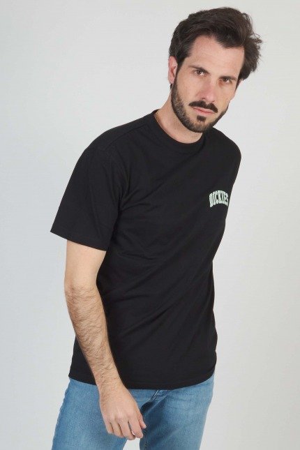 DICKIES AITKIN CHEST TEE SS en color NEGRO (1)