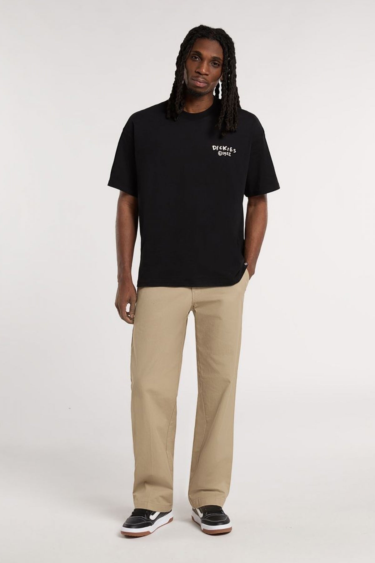 DICKIES SNEEDVILLE TE en color NEGRO (4)