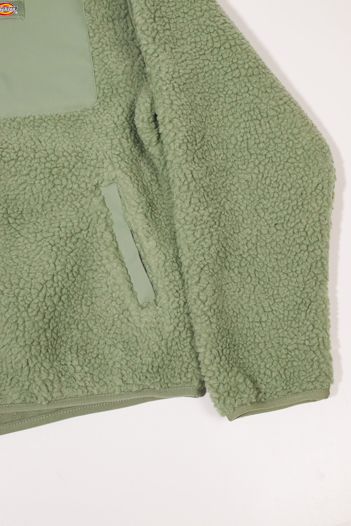 DICKIES CENTRAL SHERPA en color VERDE (3)