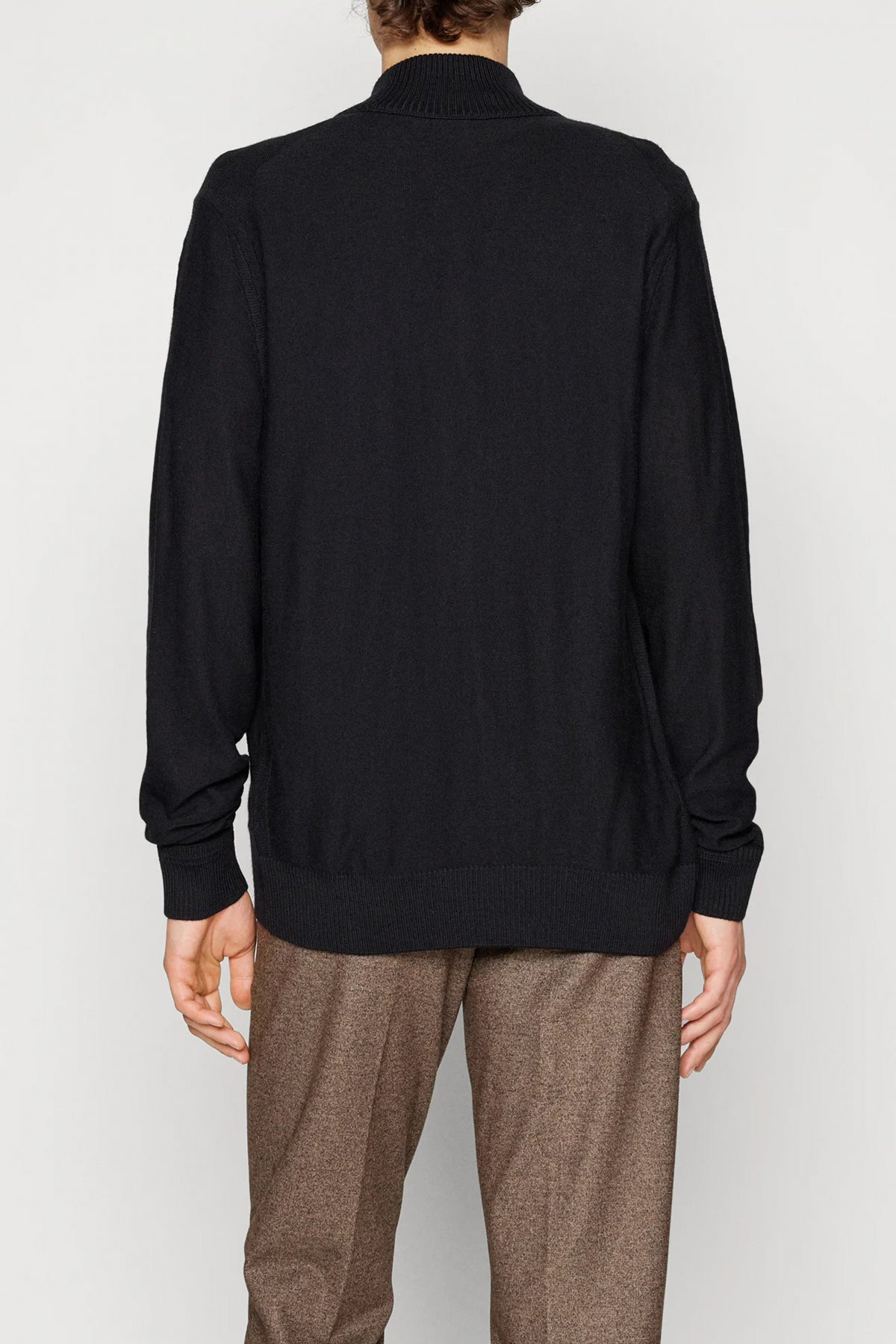 HUGO BOSS AVAC FZ en color NEGRO (3)