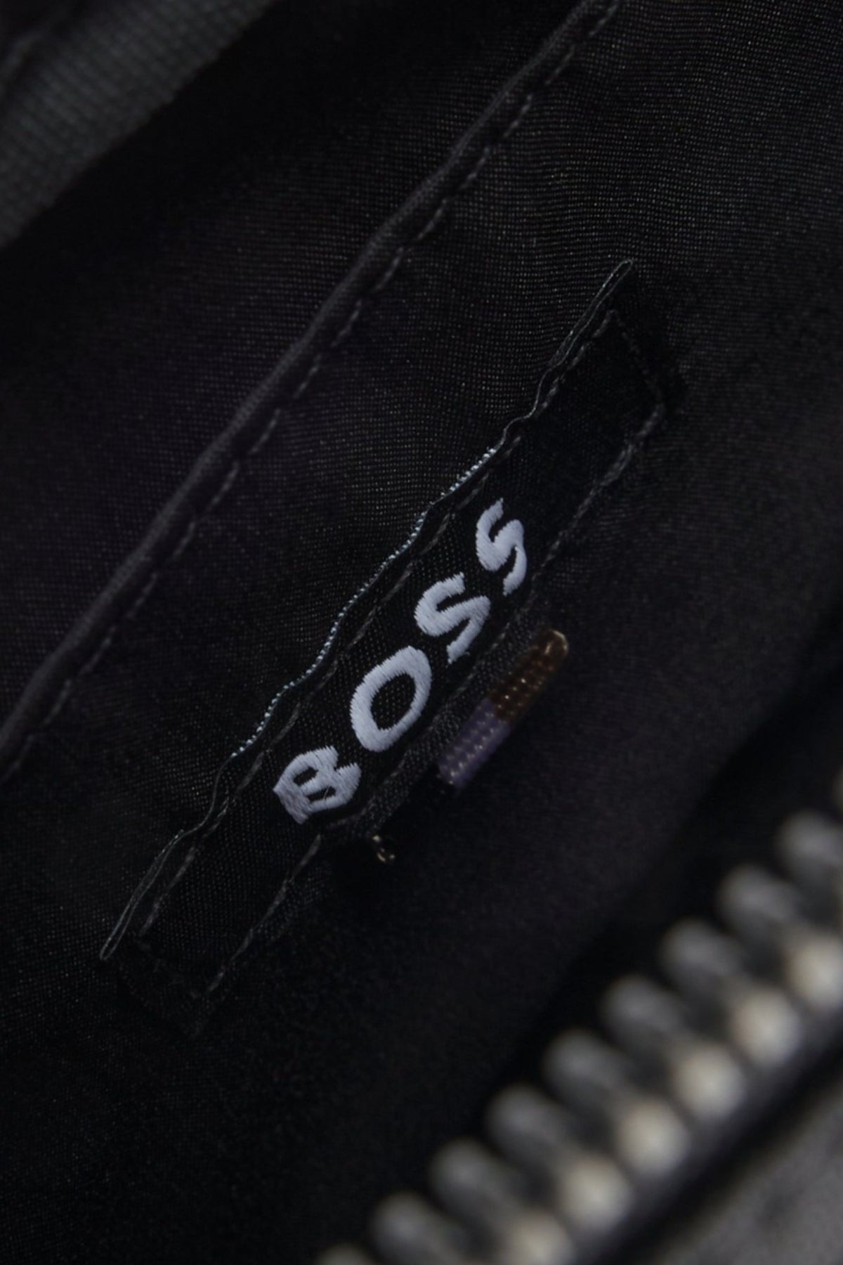 BOSS HB CATCH . EW ZIP NW en color NEGRO (3)