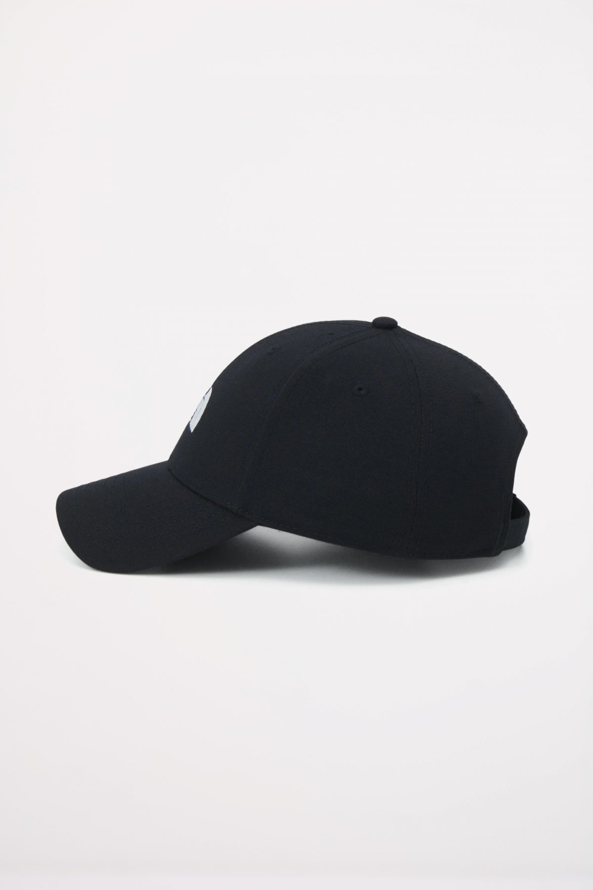 THE NORTH FACE RECYCLED CLASSIC HA en color NEGRO (3)
