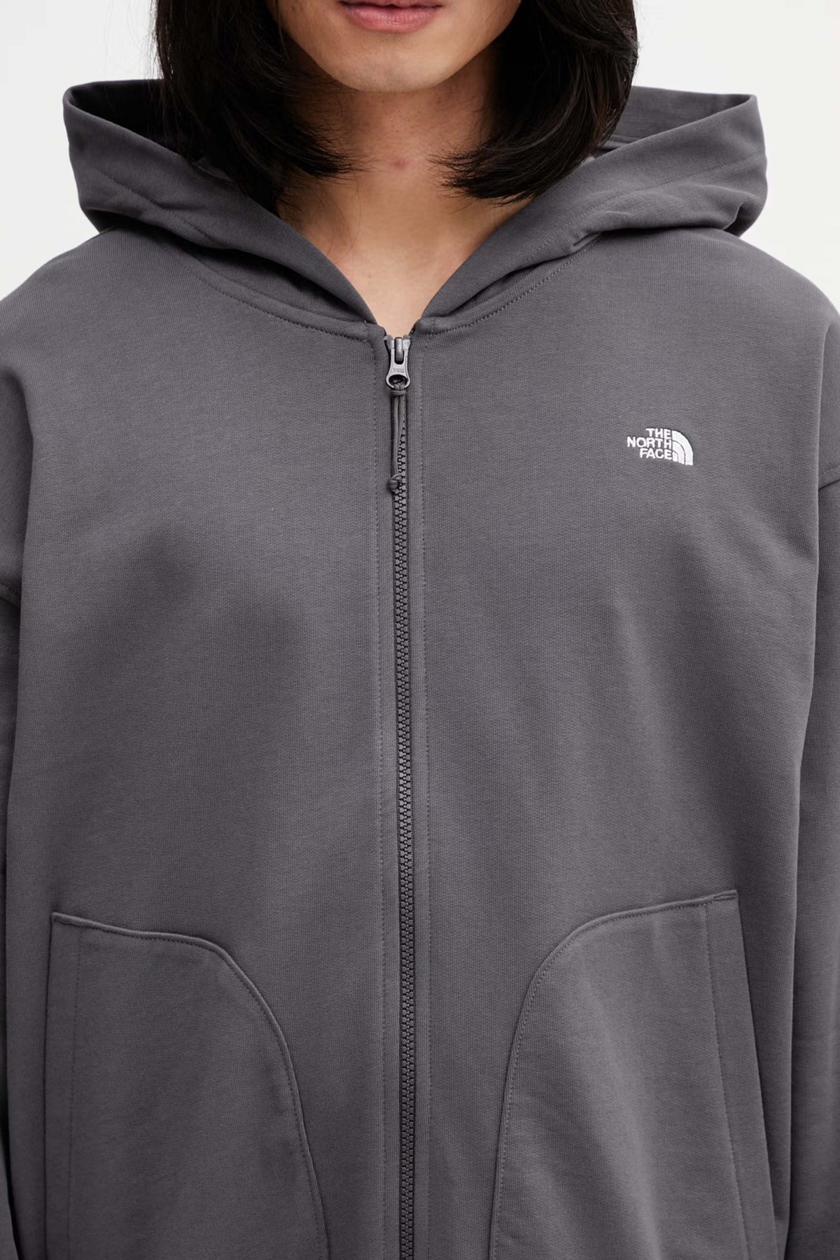 THE NORTH FACE NFAGQGRHI en color GRIS (4)