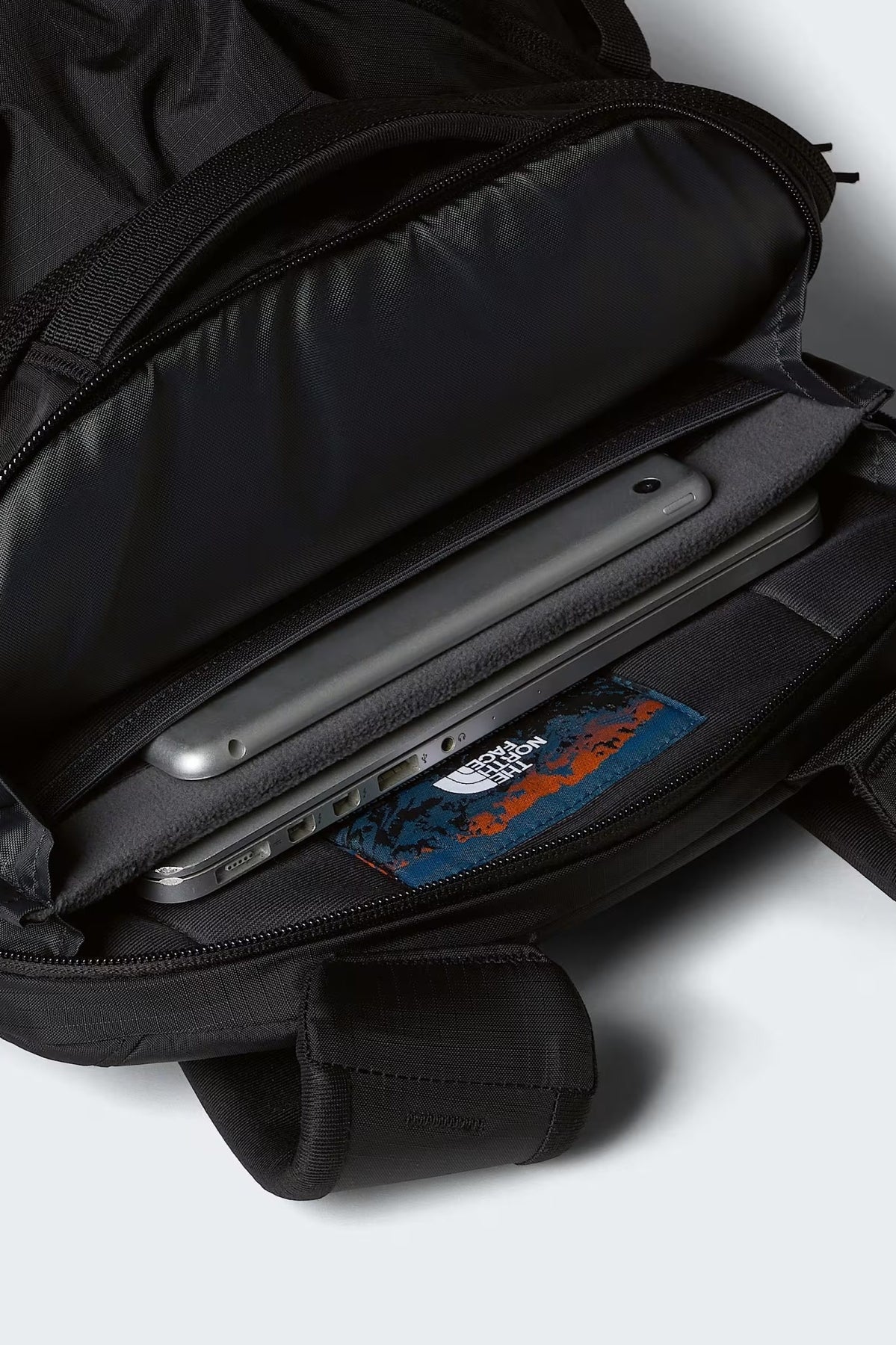 THE NORTH FACE SURGE BACKPACK en color (5)