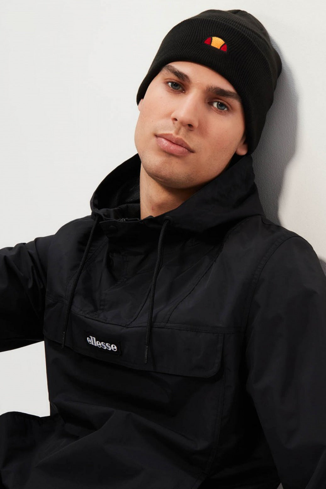ELLESSE THAR BEANIE en color NEGRO (4)