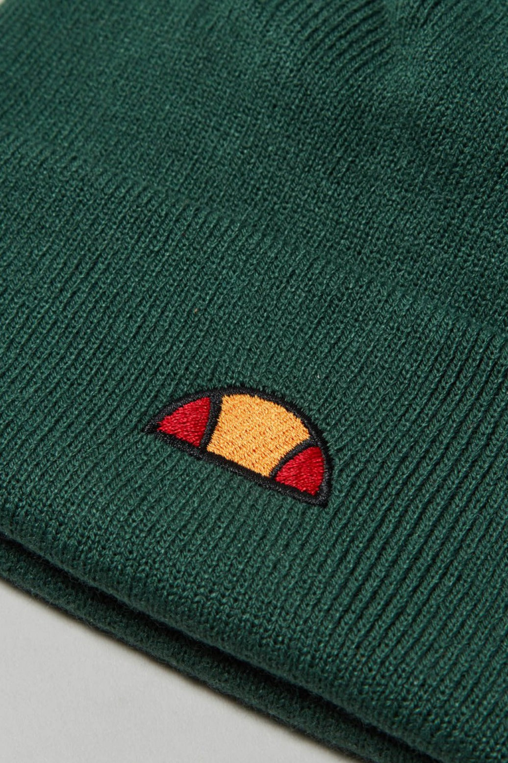 ELLESSE THAR BEANIE en color VERDE (4)