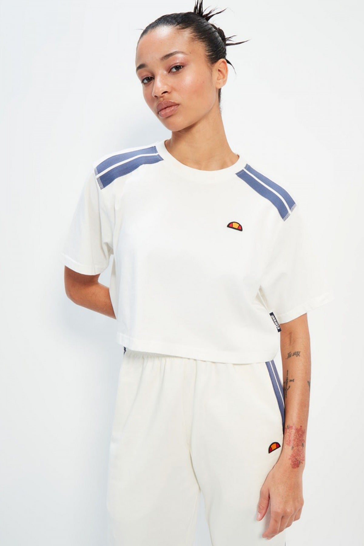 ELLESSE IVA CROPPED T-SHIRT en color BLANCO (1)