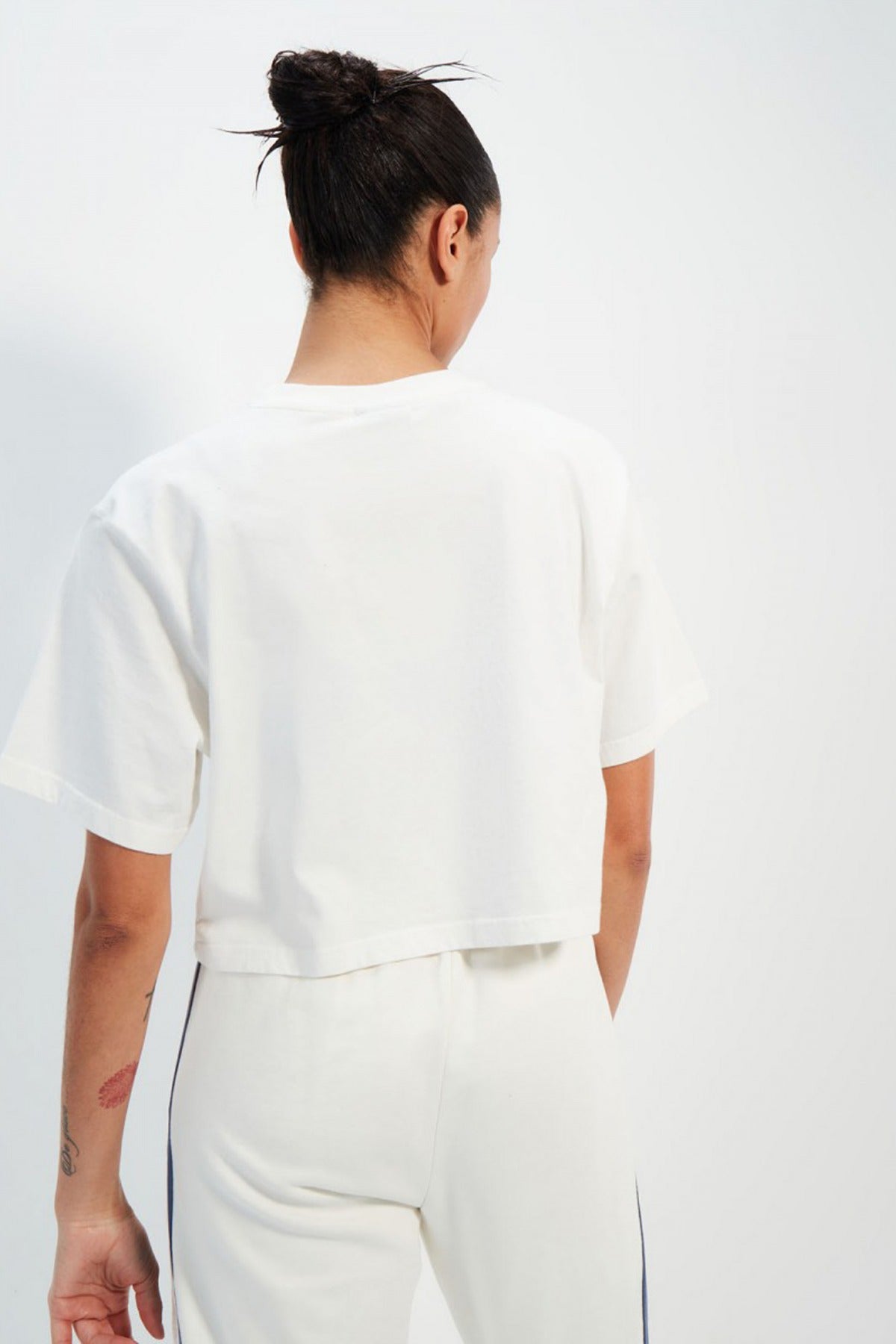 ELLESSE IVA CROPPED T-SHIRT en color BLANCO (2)
