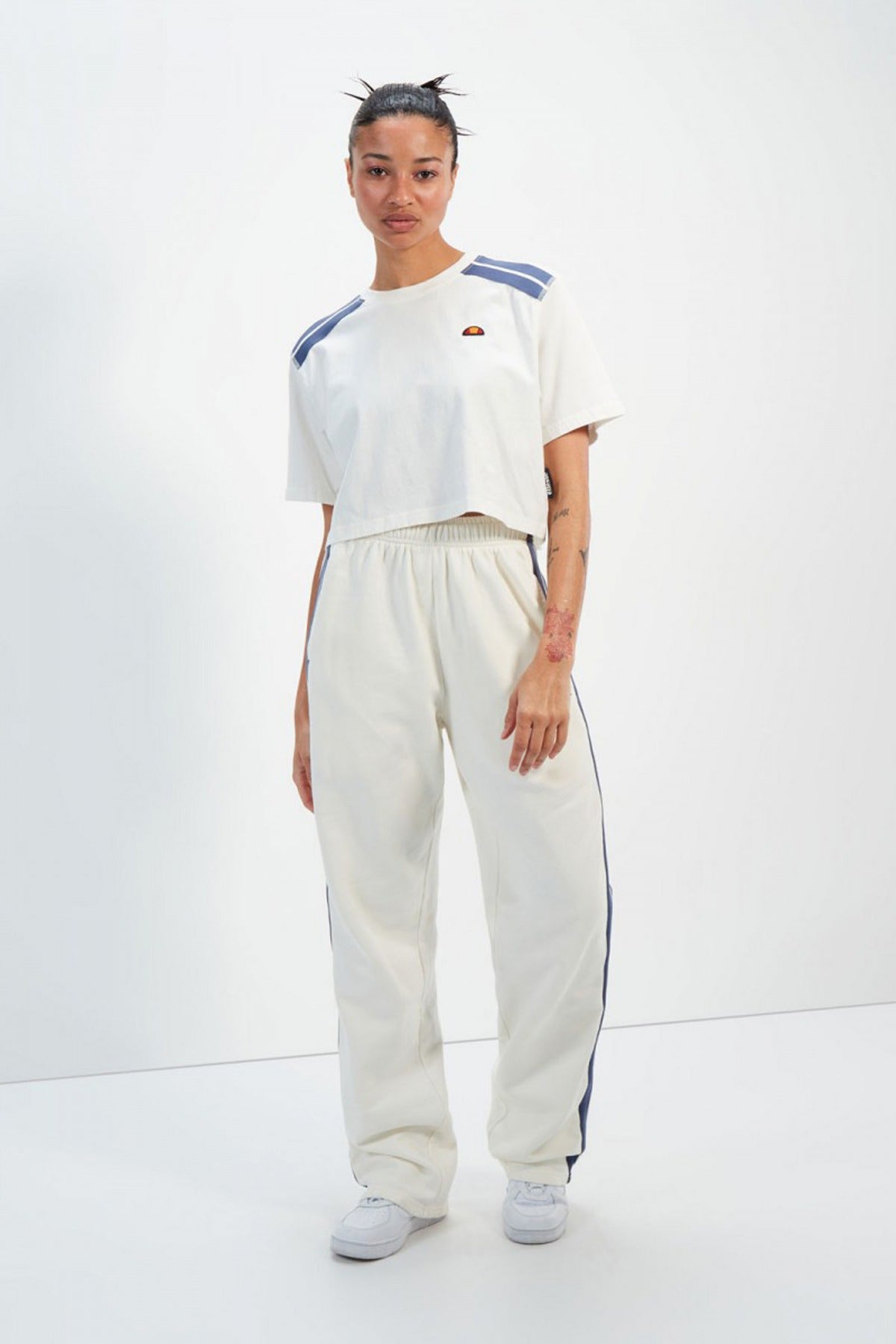 ELLESSE IVA CROPPED T-SHIRT en color BLANCO (4)