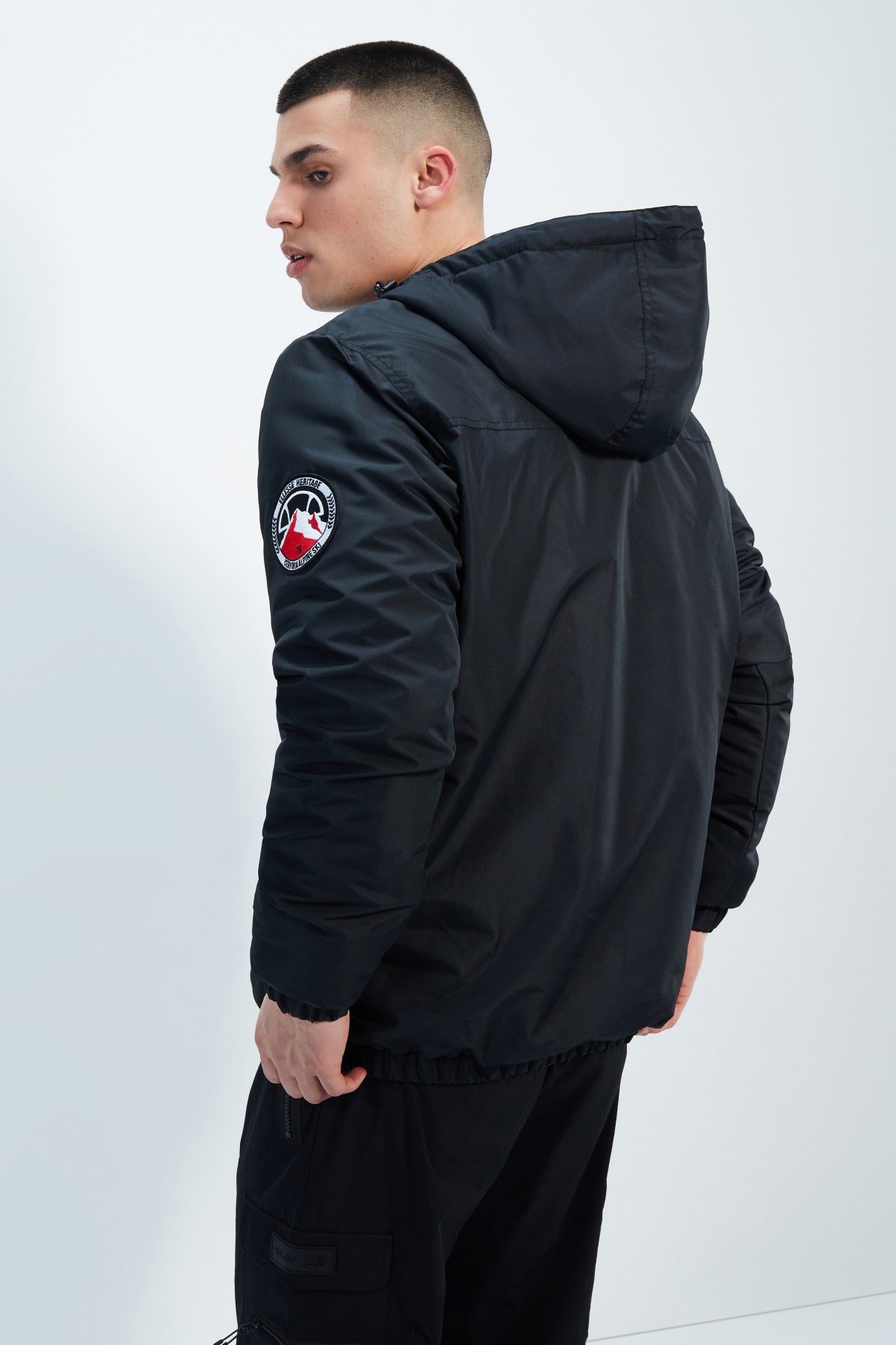 ELLESSE MONTERINI OH JACKET en color NEGRO (3)