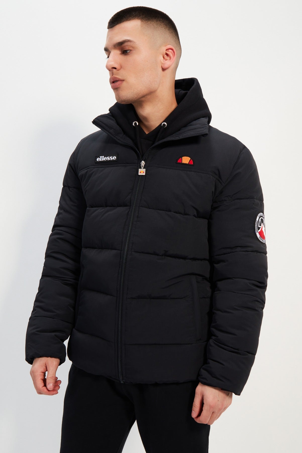 ELLESSE NEBULA PADDED JACKET en color NEGRO (2)