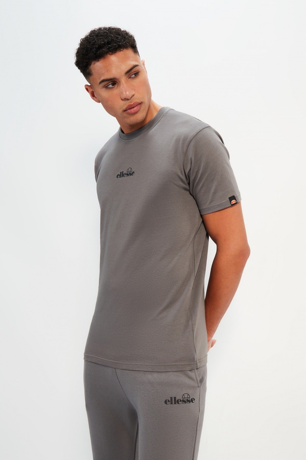ELLESSE OLLIO TEE en color GRIS (2)