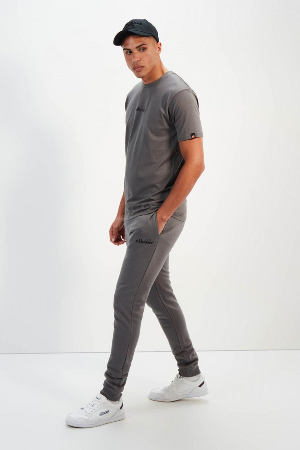 ELLESSE CRAVO JOGGER en color GRIS (2)