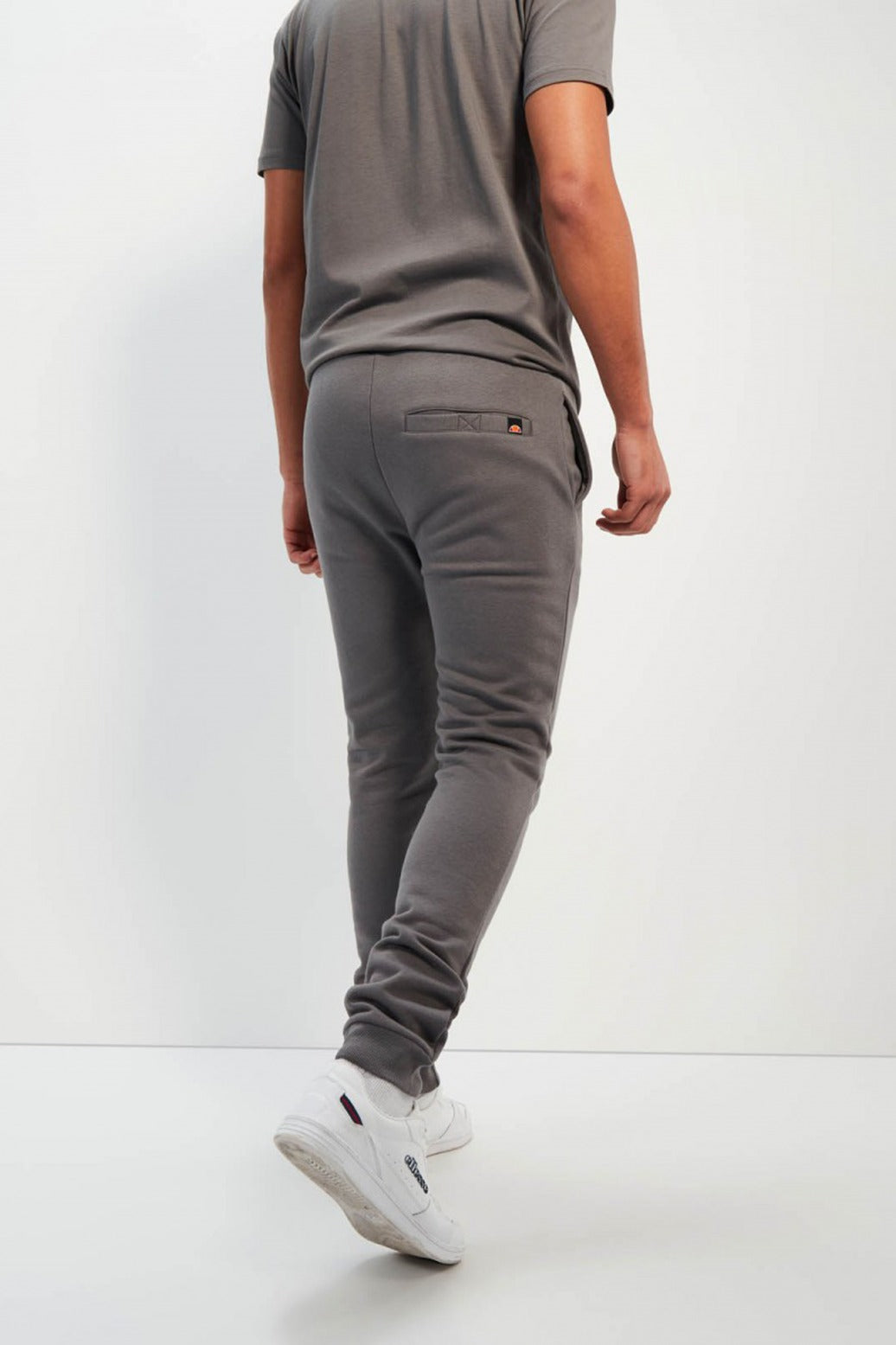 ELLESSE CRAVO JOGGER en color GRIS (3)