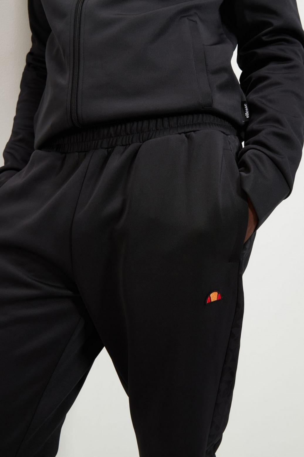ELLESSE JARDIN TRACK PANT en color NEGRO (4)