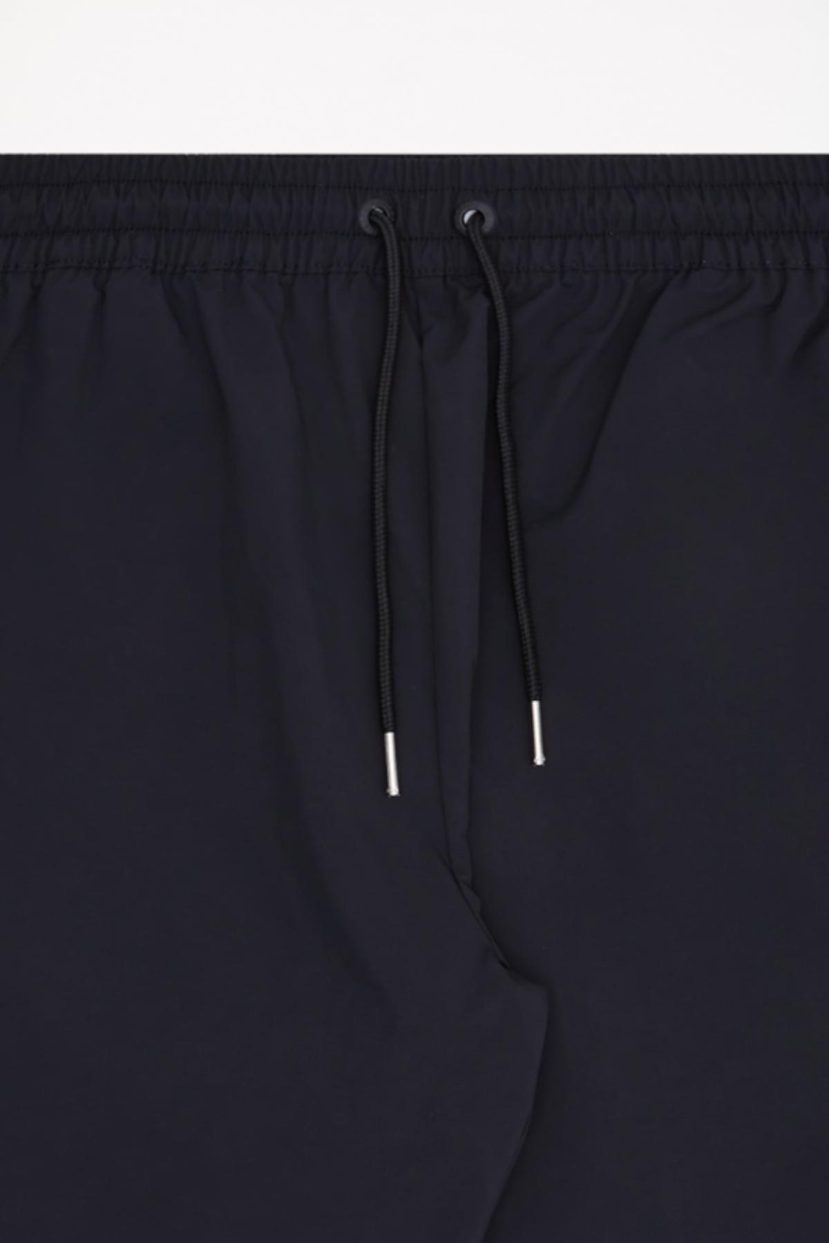 ELLESSE TERRONI SHORT INCH en color NEGRO (3)