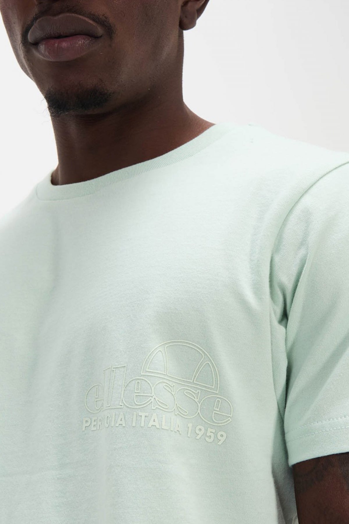 ELLESSE MARGHERA TEE en color VERDE (3)