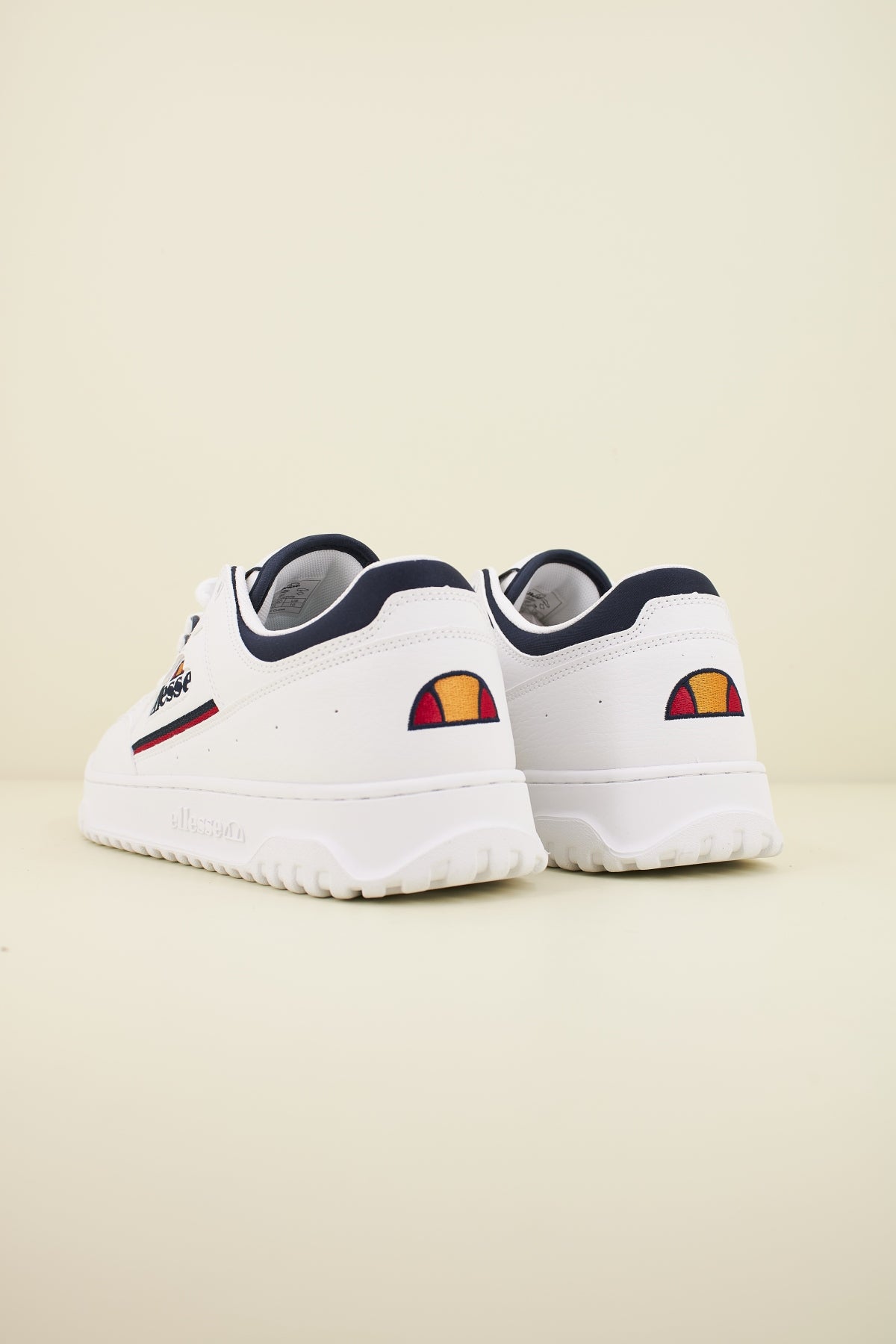 ELLESSE SHVF en color BLANCO (3)