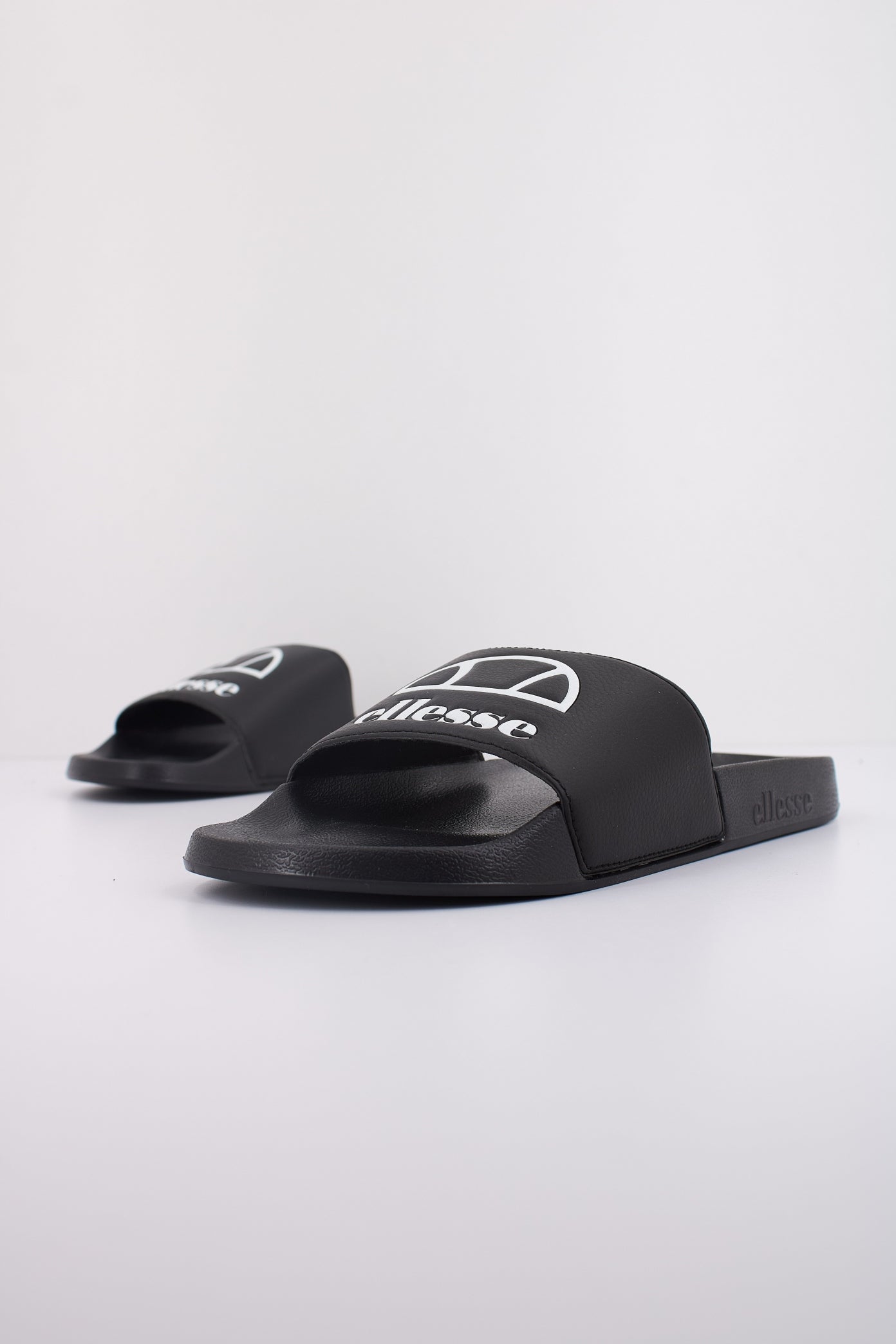 ELLESSE FELLENTINI SLIDE en color NEGRO (2)