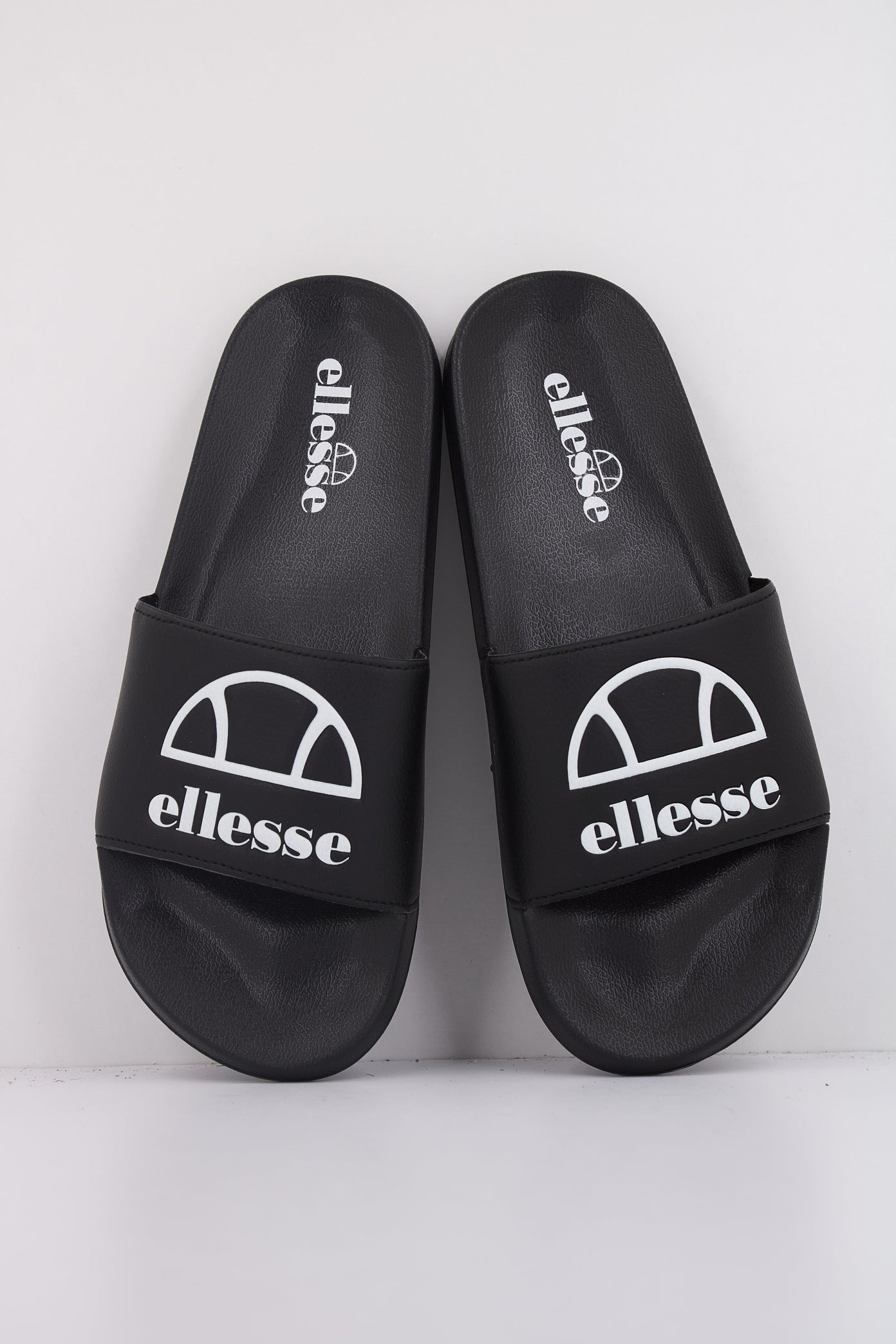 ELLESSE FELLENTINI SLIDE en color NEGRO (3)