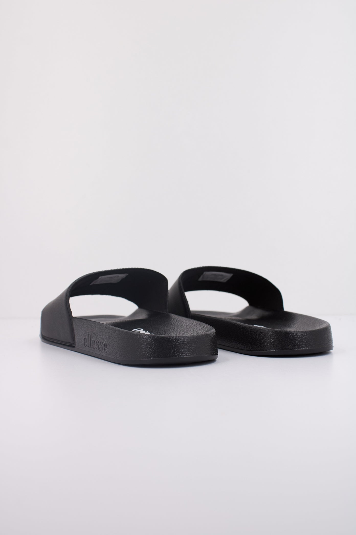 ELLESSE FELLENTINI SLIDE en color NEGRO (4)