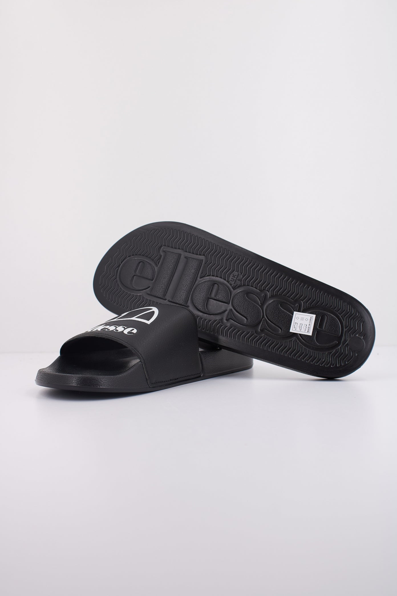 ELLESSE FELLENTINI SLIDE en color NEGRO (5)