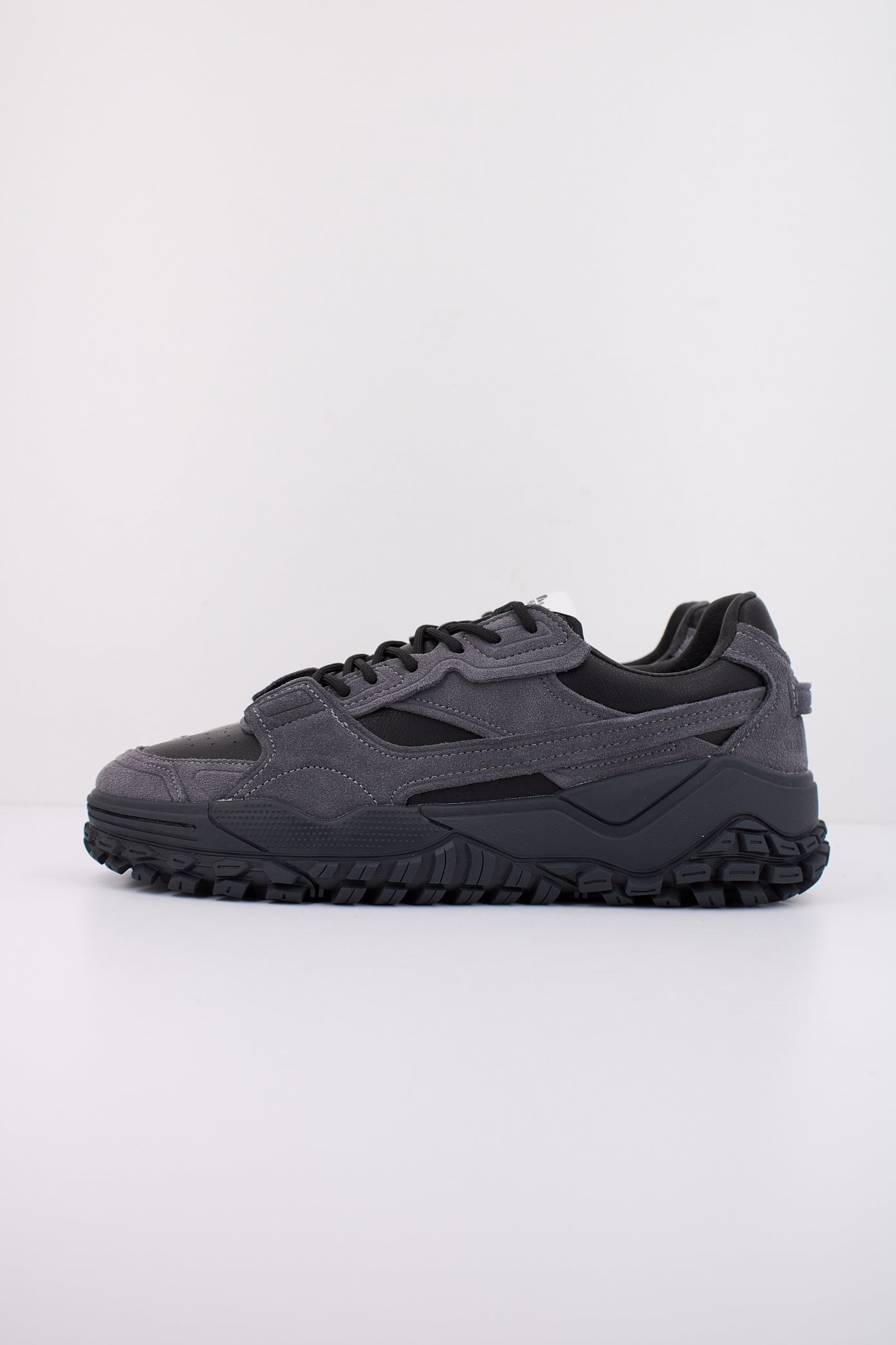 ELLESSE ELM en color NEGRO (1)