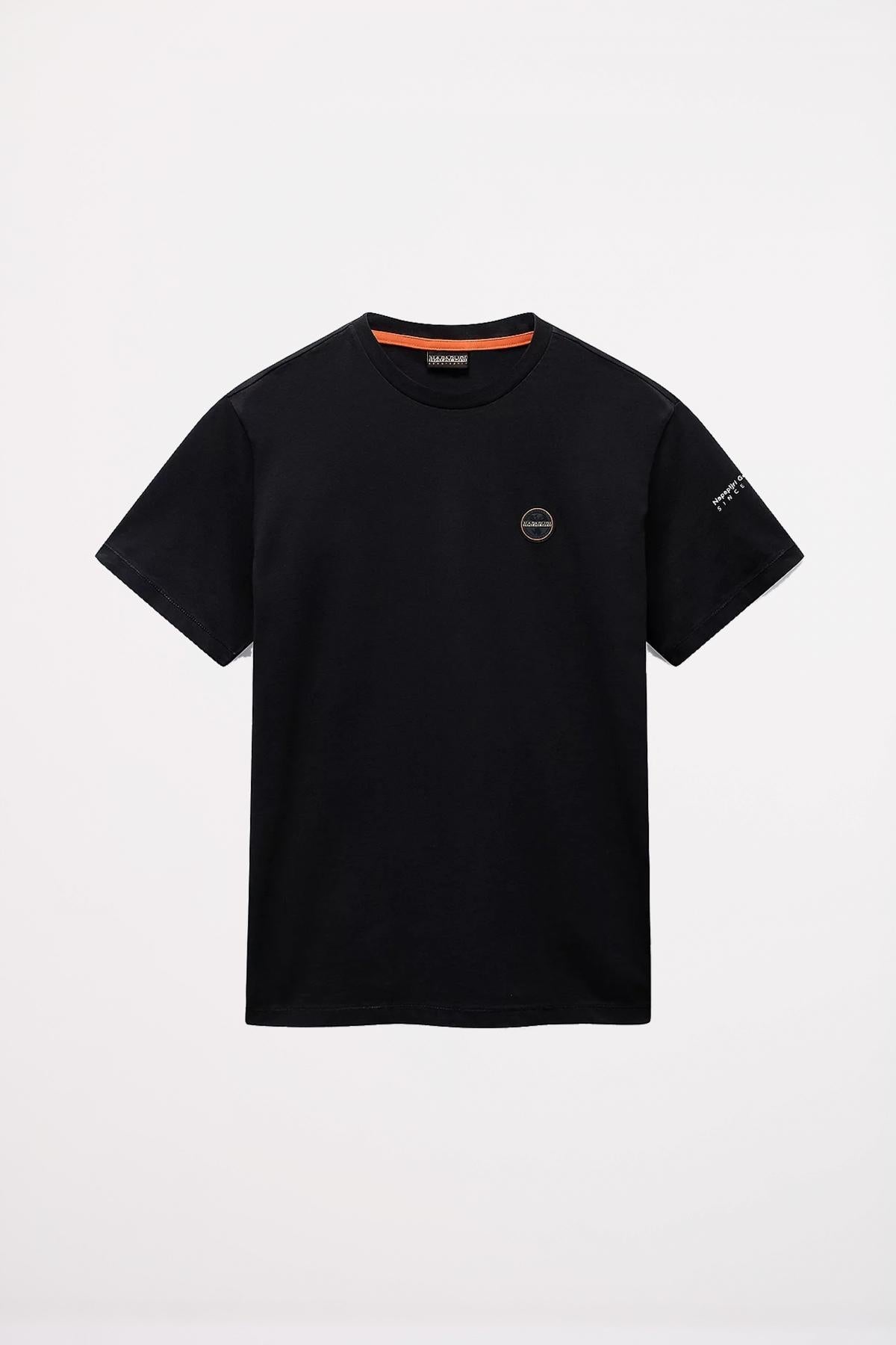 NAPAPIJRI S-BADGE SS en color NEGRO (2)