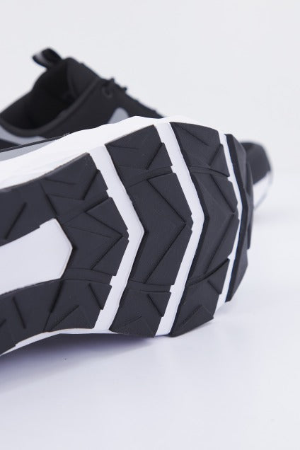 EMPORIO ARMANI SNEAKER en color NEGRO (4)