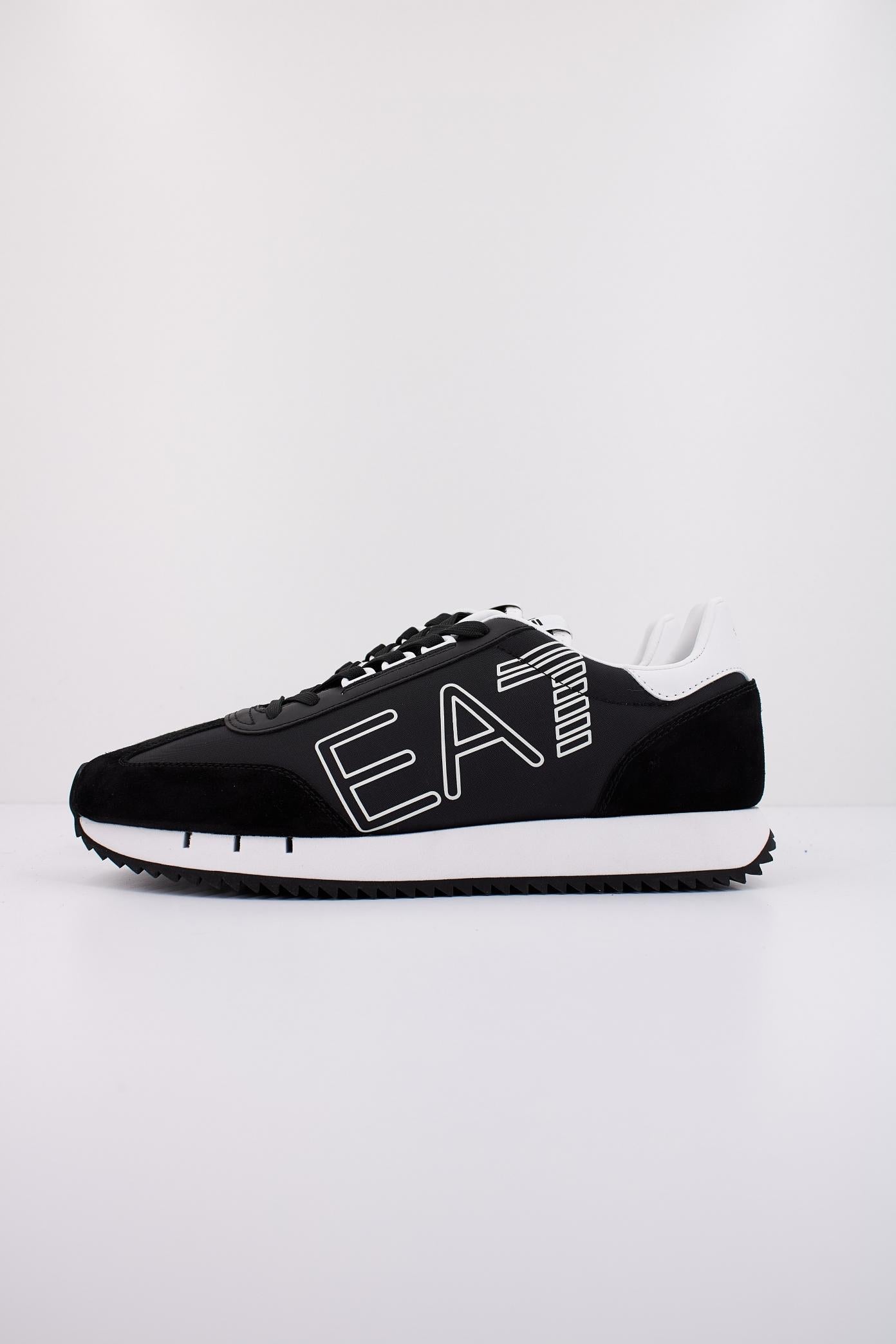 EMPORIO ARMANI XX en color NEGRO (1)