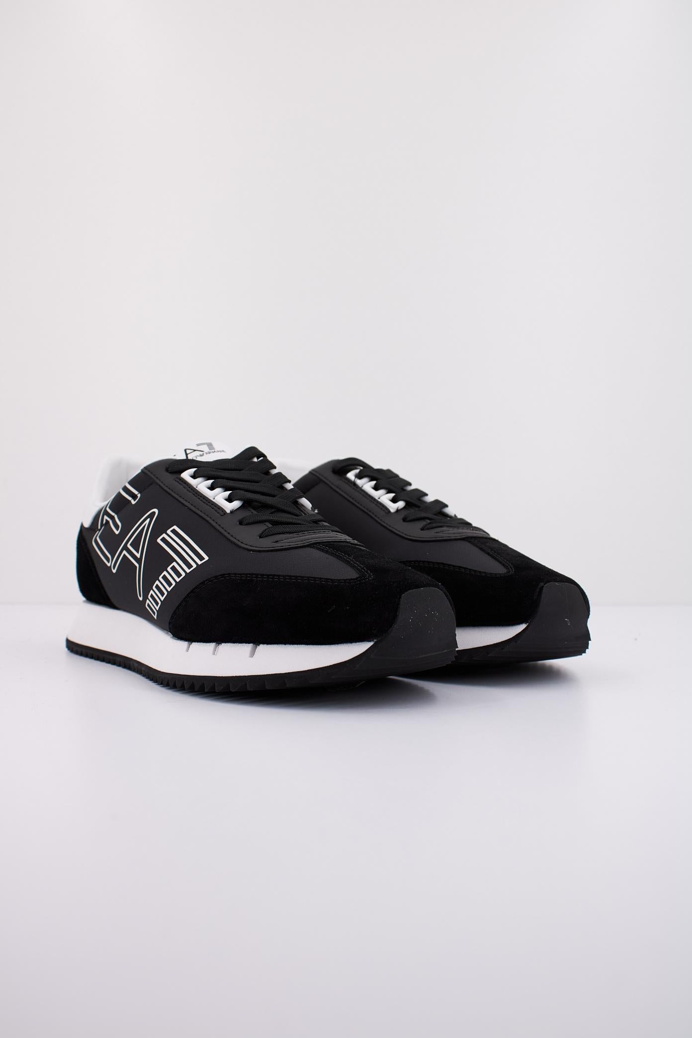 EMPORIO ARMANI XX en color NEGRO (2)