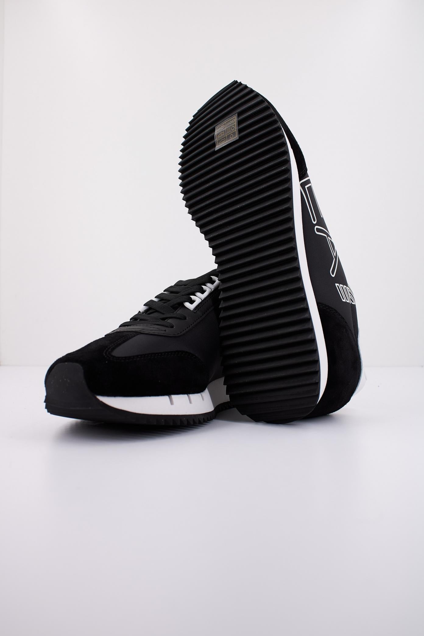 EMPORIO ARMANI XX en color NEGRO (4)