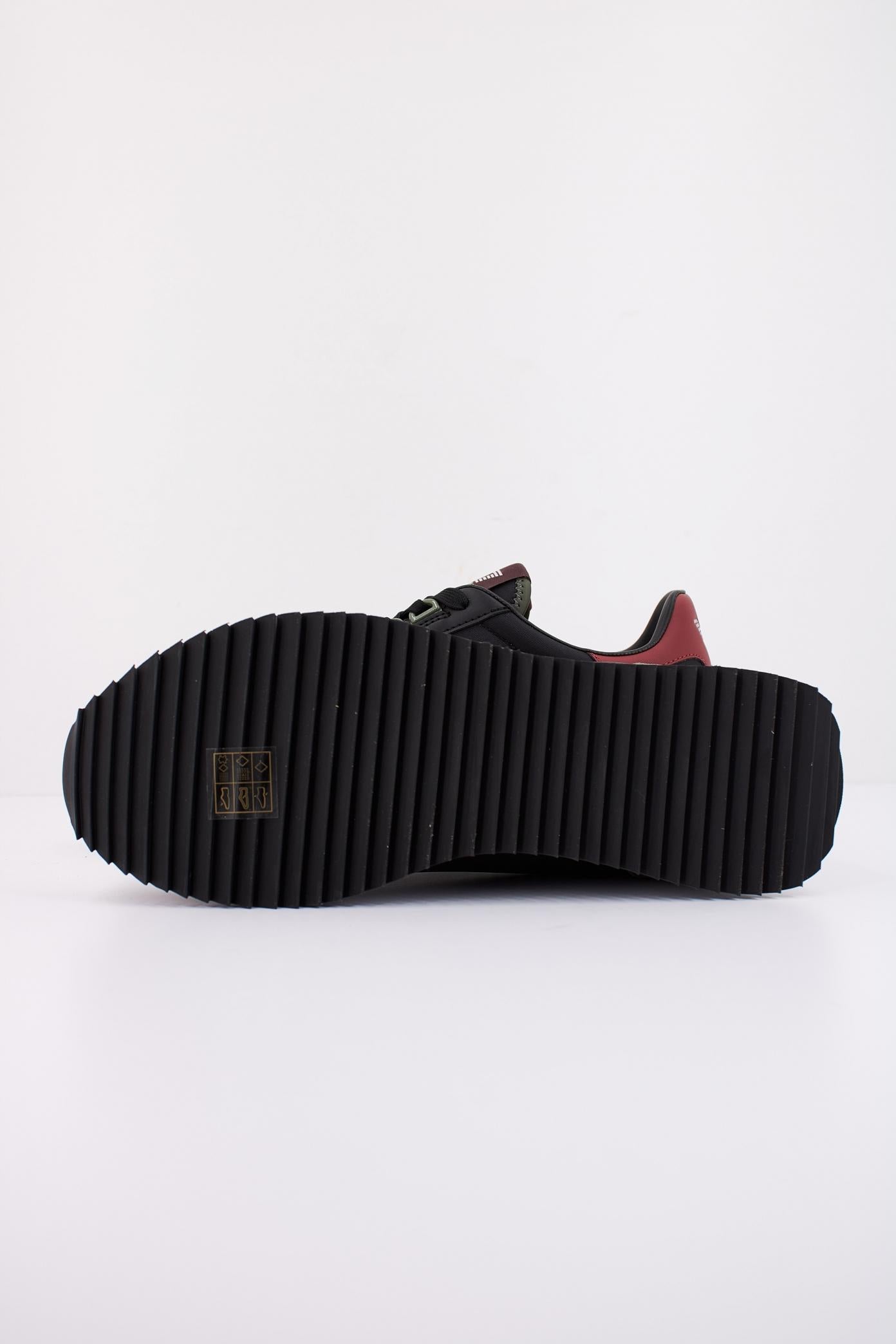EMPORIO ARMANI XX XK en color NEGRO (5)