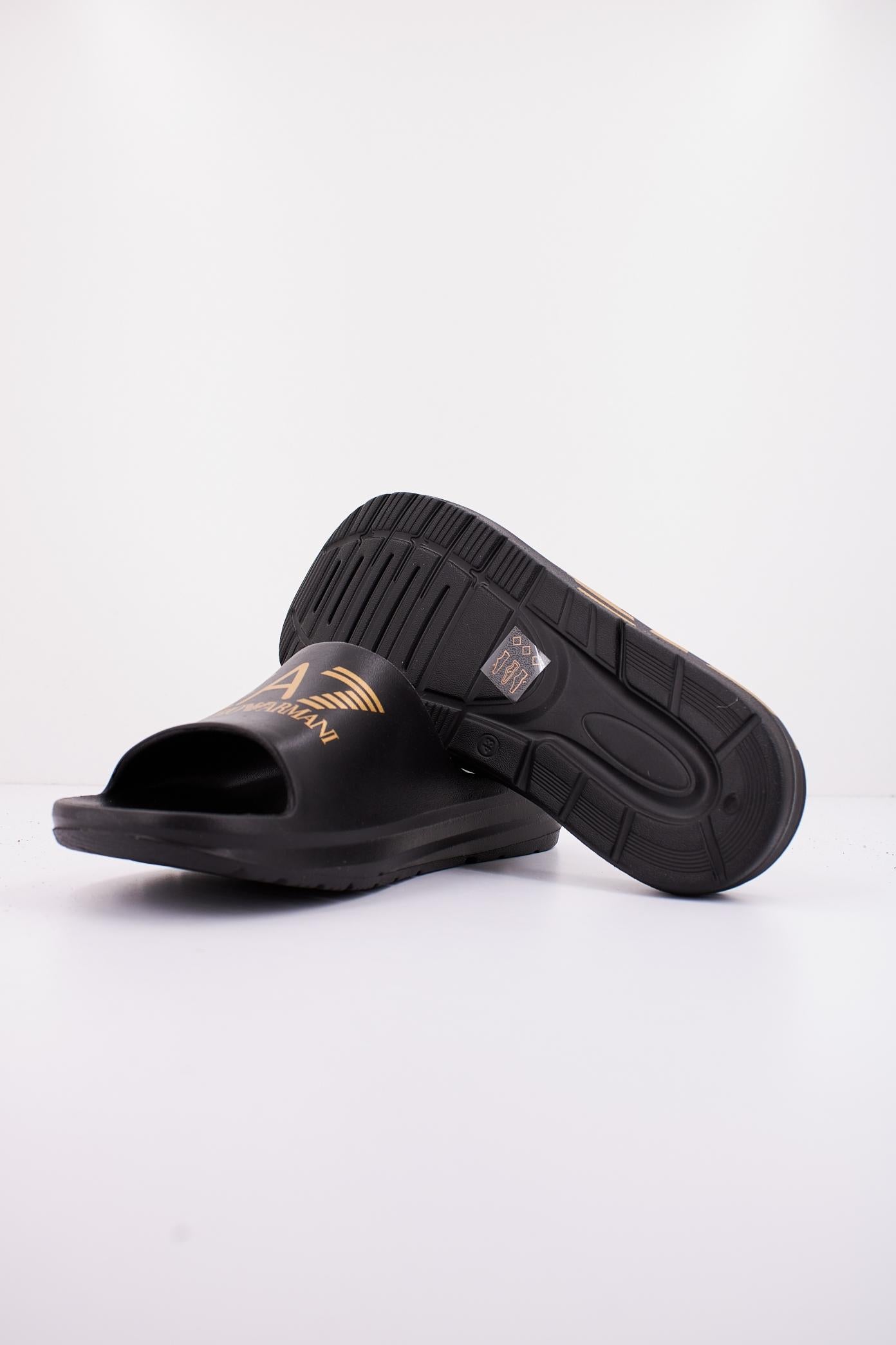 EMPORIO ARMANI XBP XK en color NEGRO (4)
