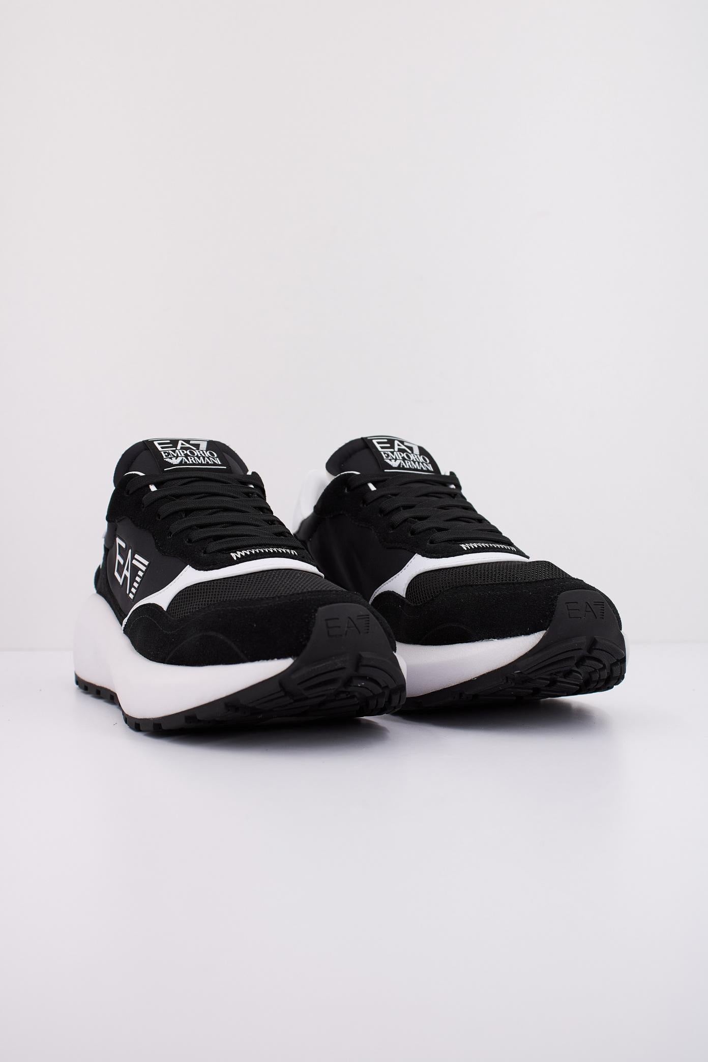 EA WADER en color NEGRO (2)