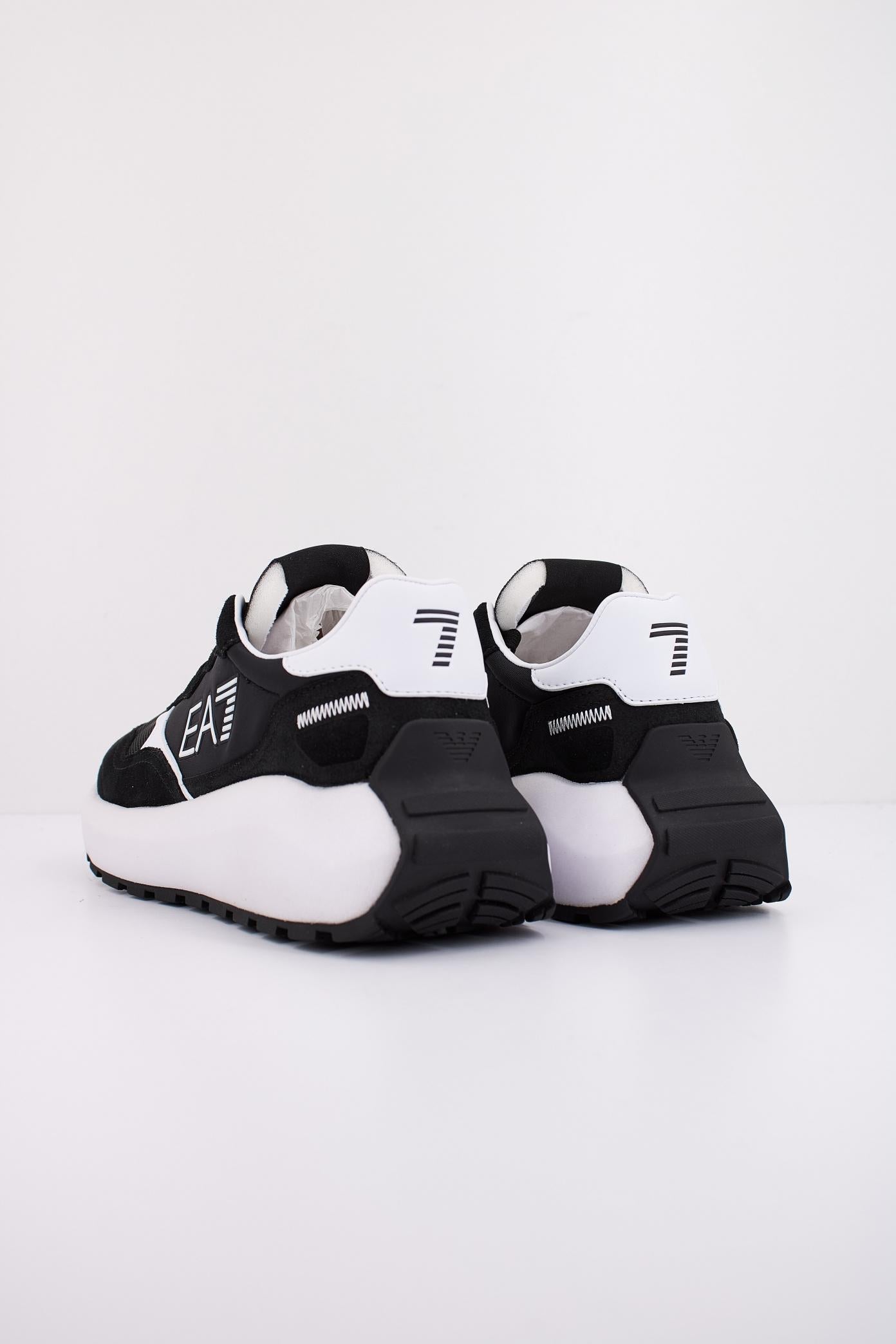 EA BY EMPORIO ARMANI WADER en color NEGRO (4)