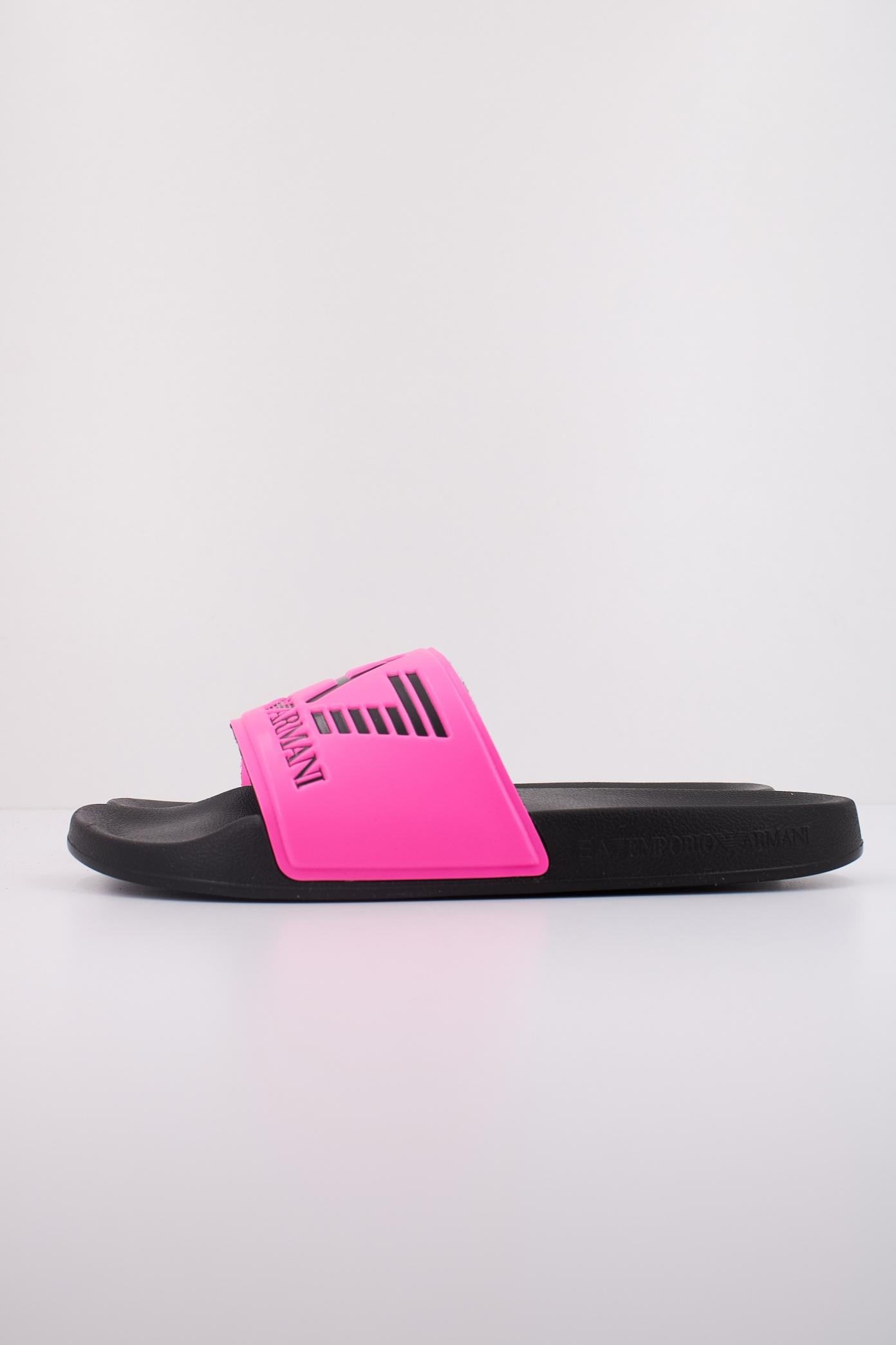 EA BY EMPORIO ARMANI SCARPE BEACHWEAR en color ROSA (1)