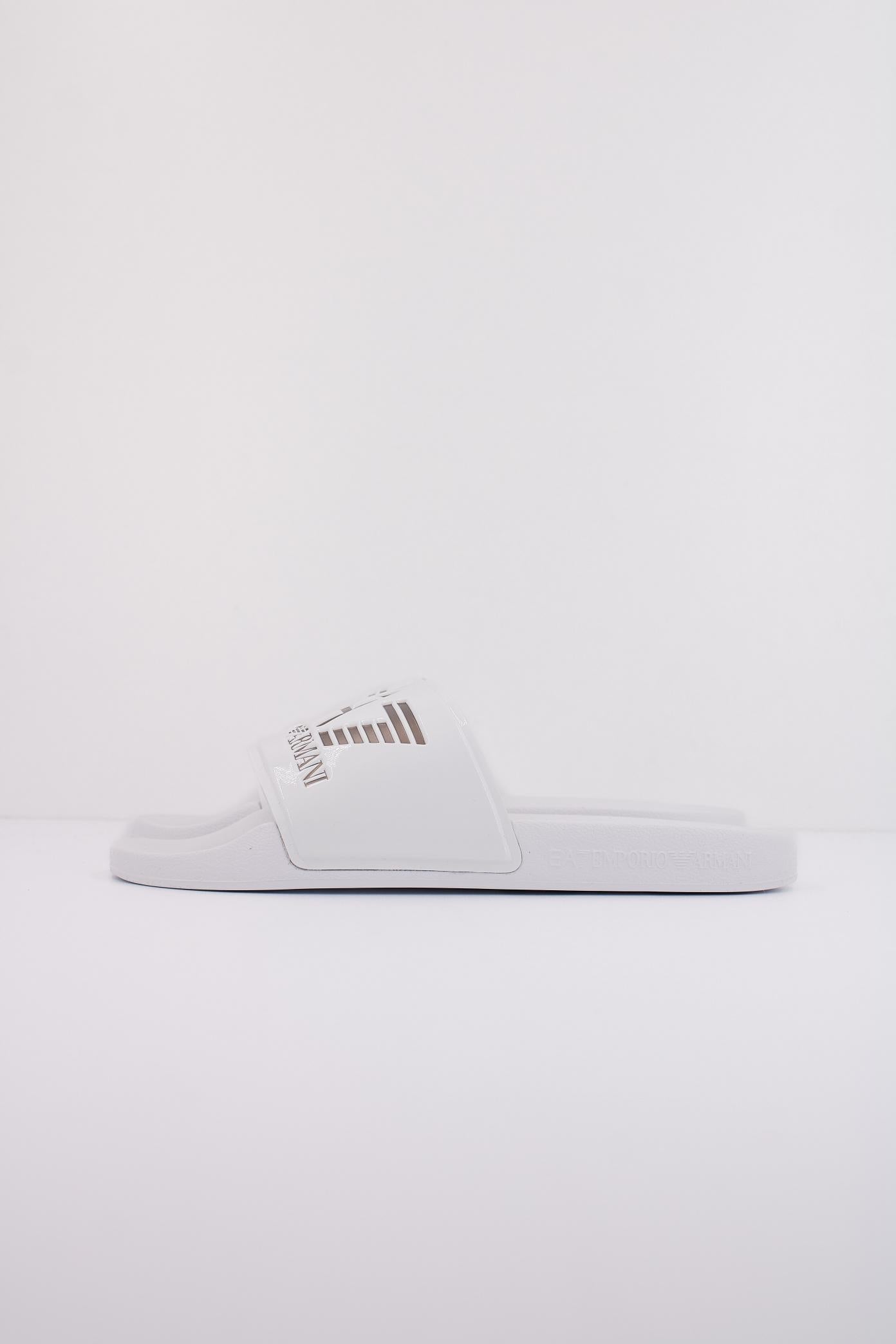 EMPORIO ARMANI SCARPE BEACHWEAR en color BLANCO (1)