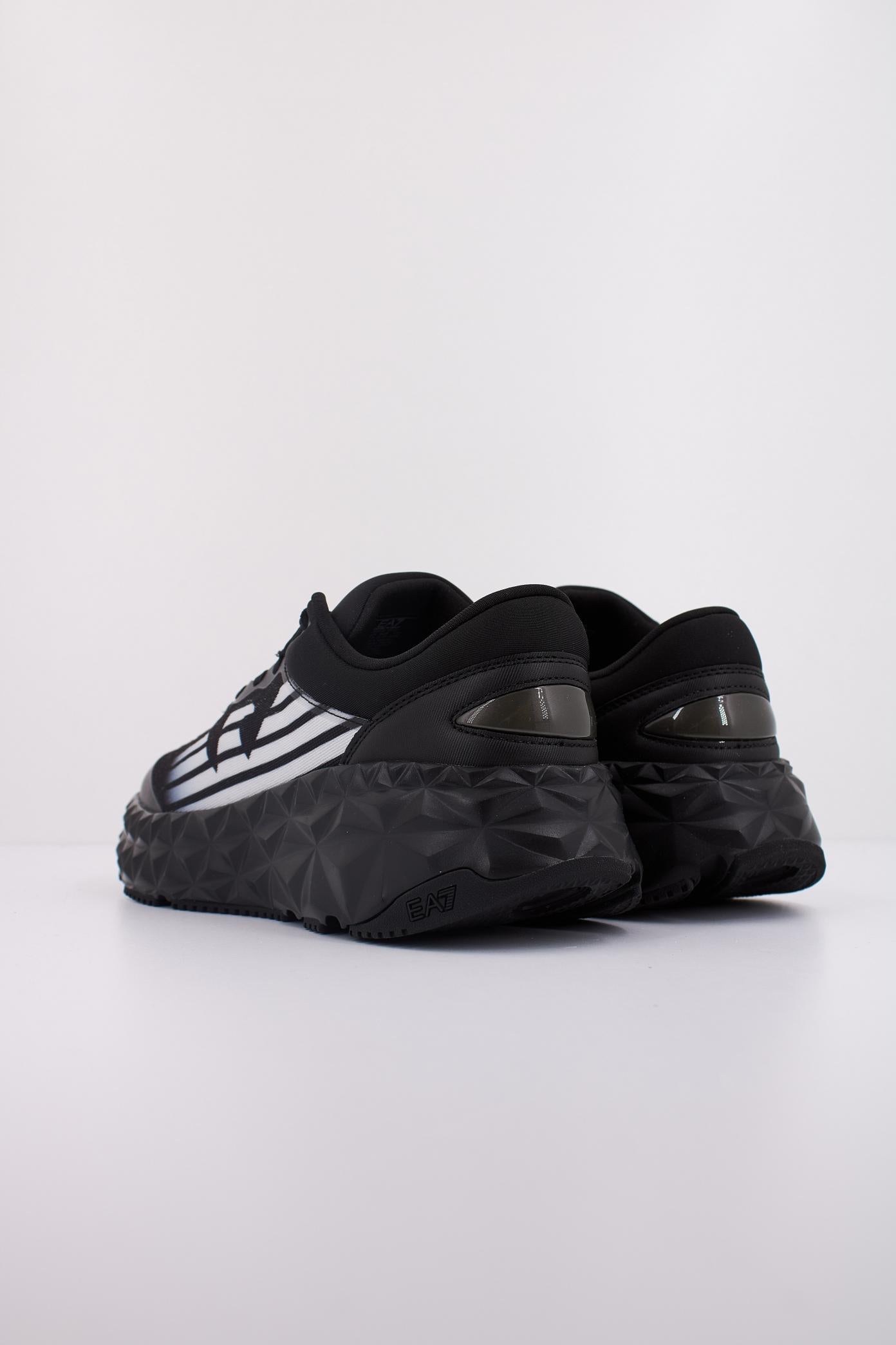 EMPORIO ARMANI XX XK en color NEGRO (4)