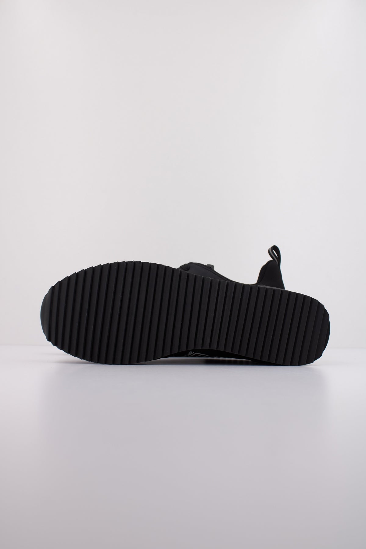 EMPORIO ARMANI X en color NEGRO (5)